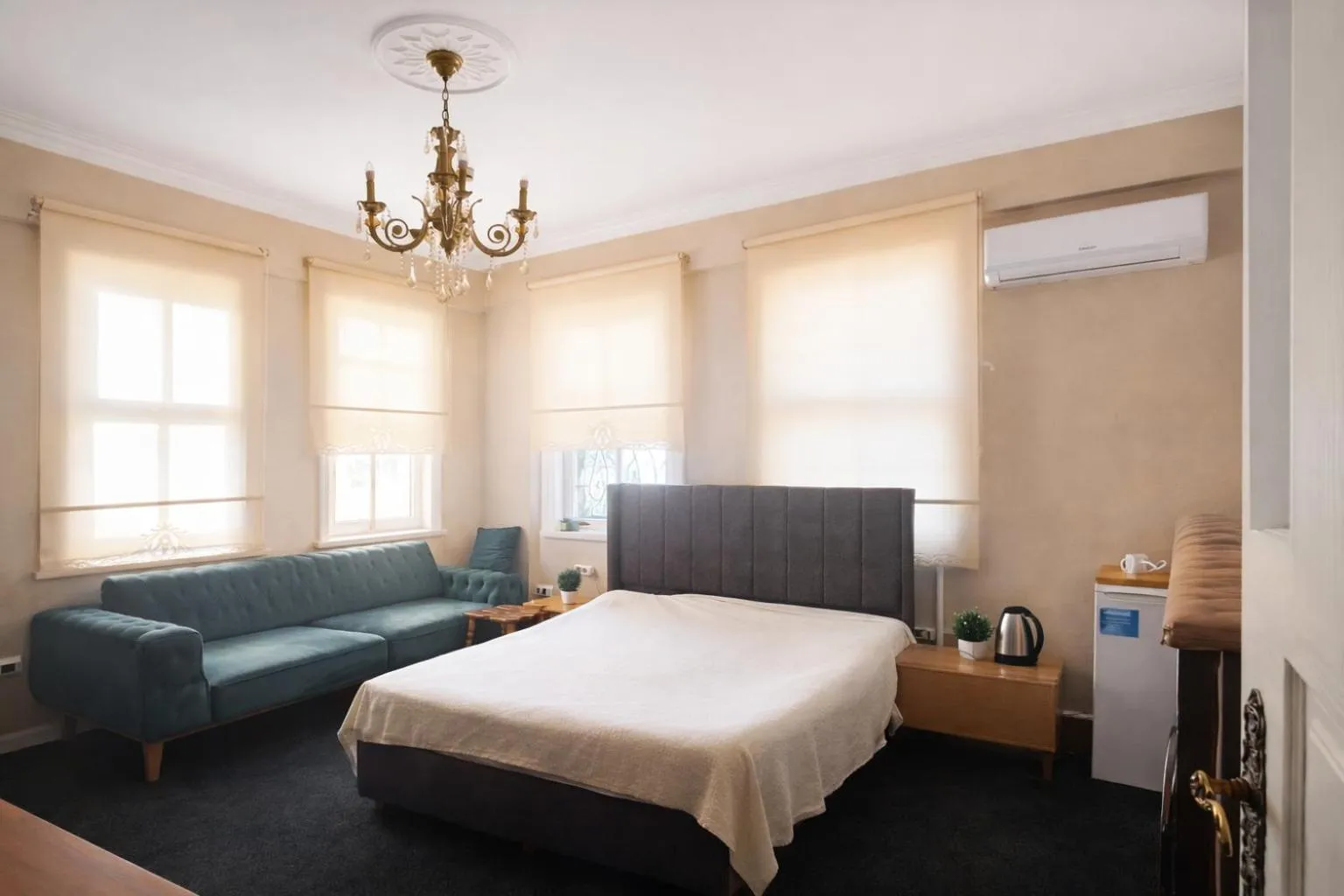 Bedroom, Bed in valide-maide hotel