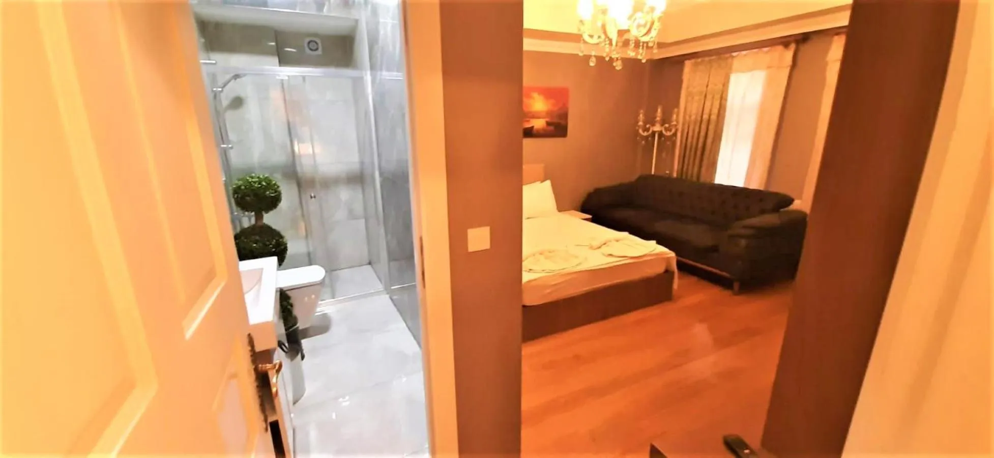 Bathroom, Bed in Valide i Suit