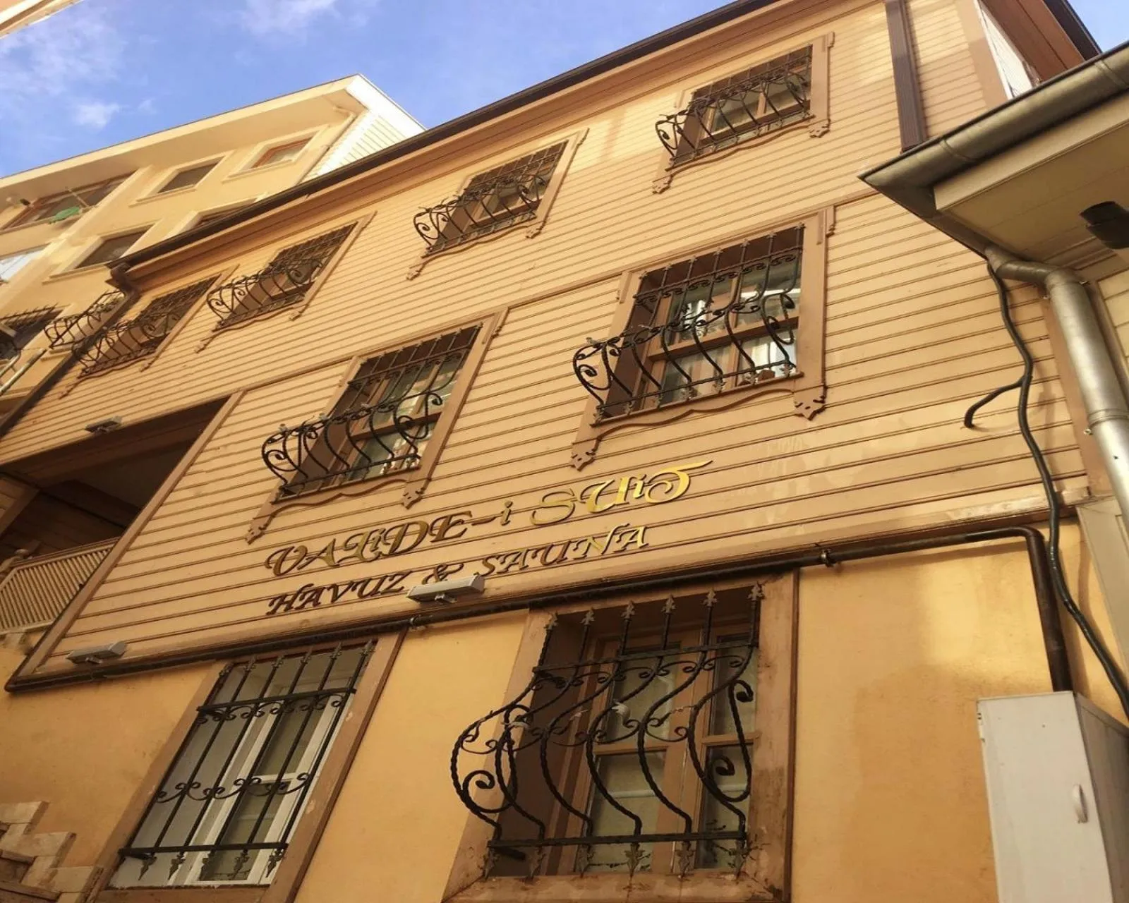 Property Building in Valide i Suit