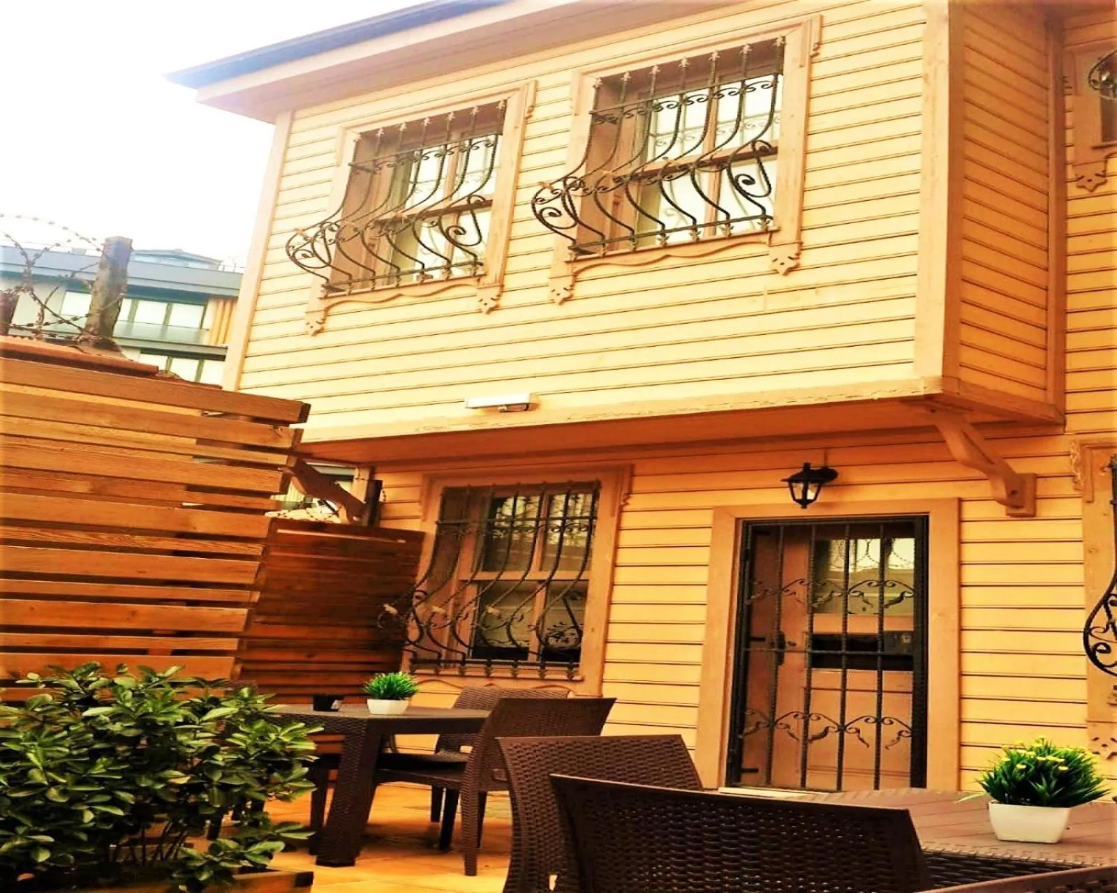 Facade/entrance in Valide i Suit