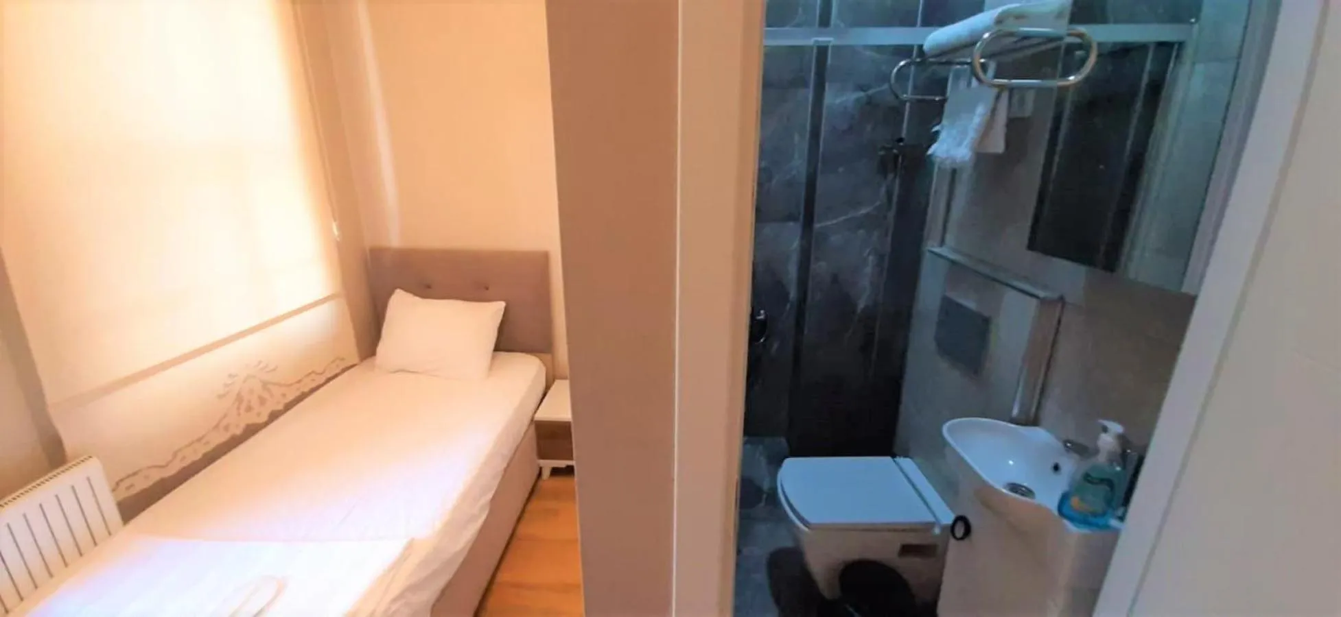 Bathroom, Bed in Valide i Suit