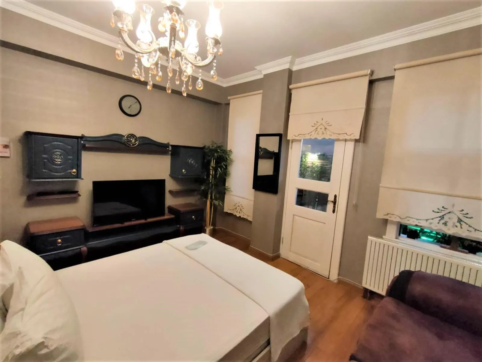 Living room, Bed in Valide i Suit