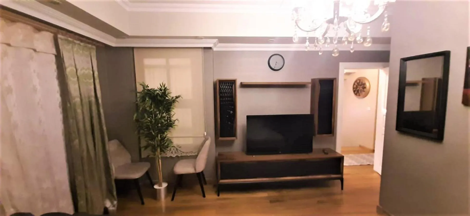 TV and multimedia, TV/Entertainment Center in Valide i Suit