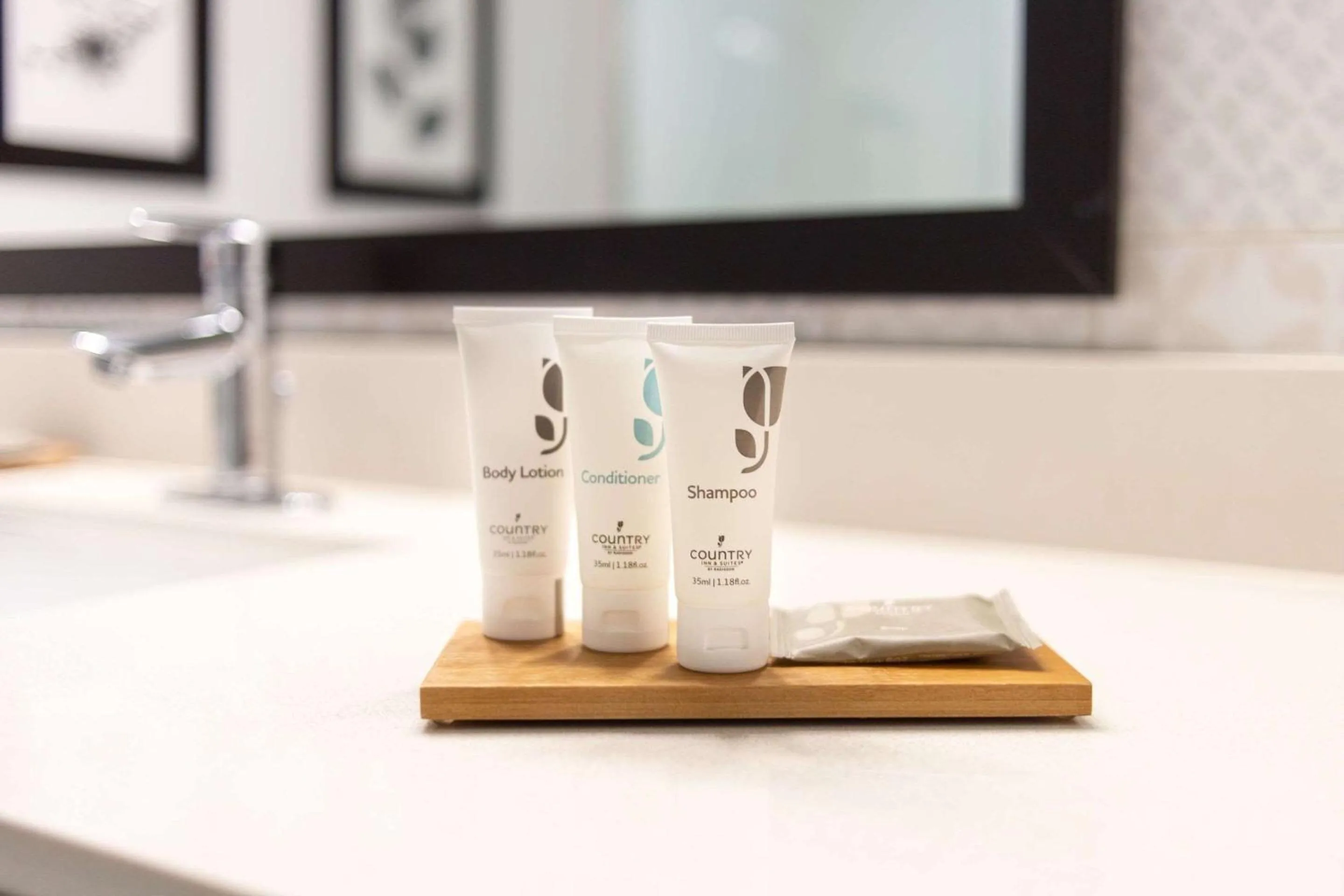 Bedroom in Country Inn & Suites by Radisson, Rapid City, SD