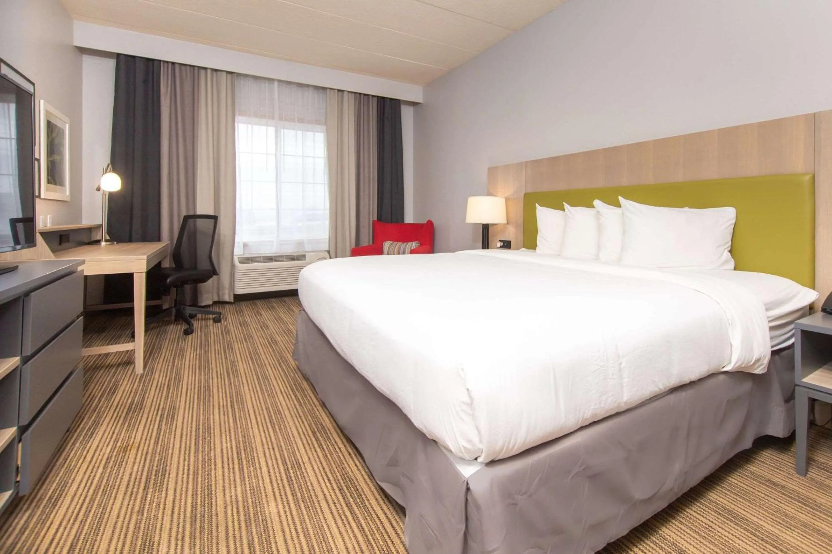 Bedroom, Bed in Country Inn & Suites by Radisson, Rapid City, SD