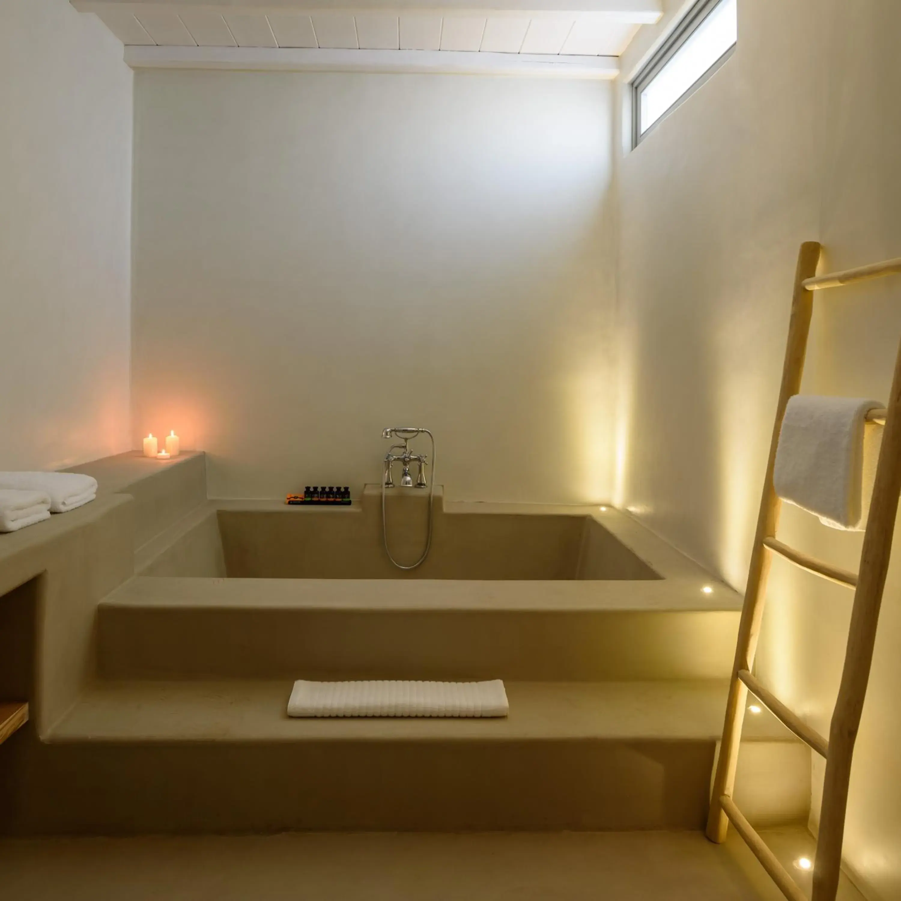 Shower, Bed in The Summit of Mykonos Shower, Bed in The Summit of Mykonos