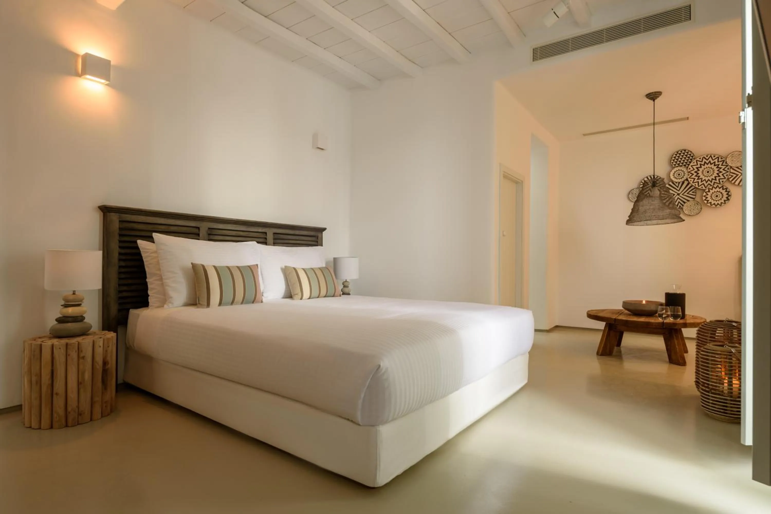 Photo of the whole room, Bed in The Summit of Mykonos