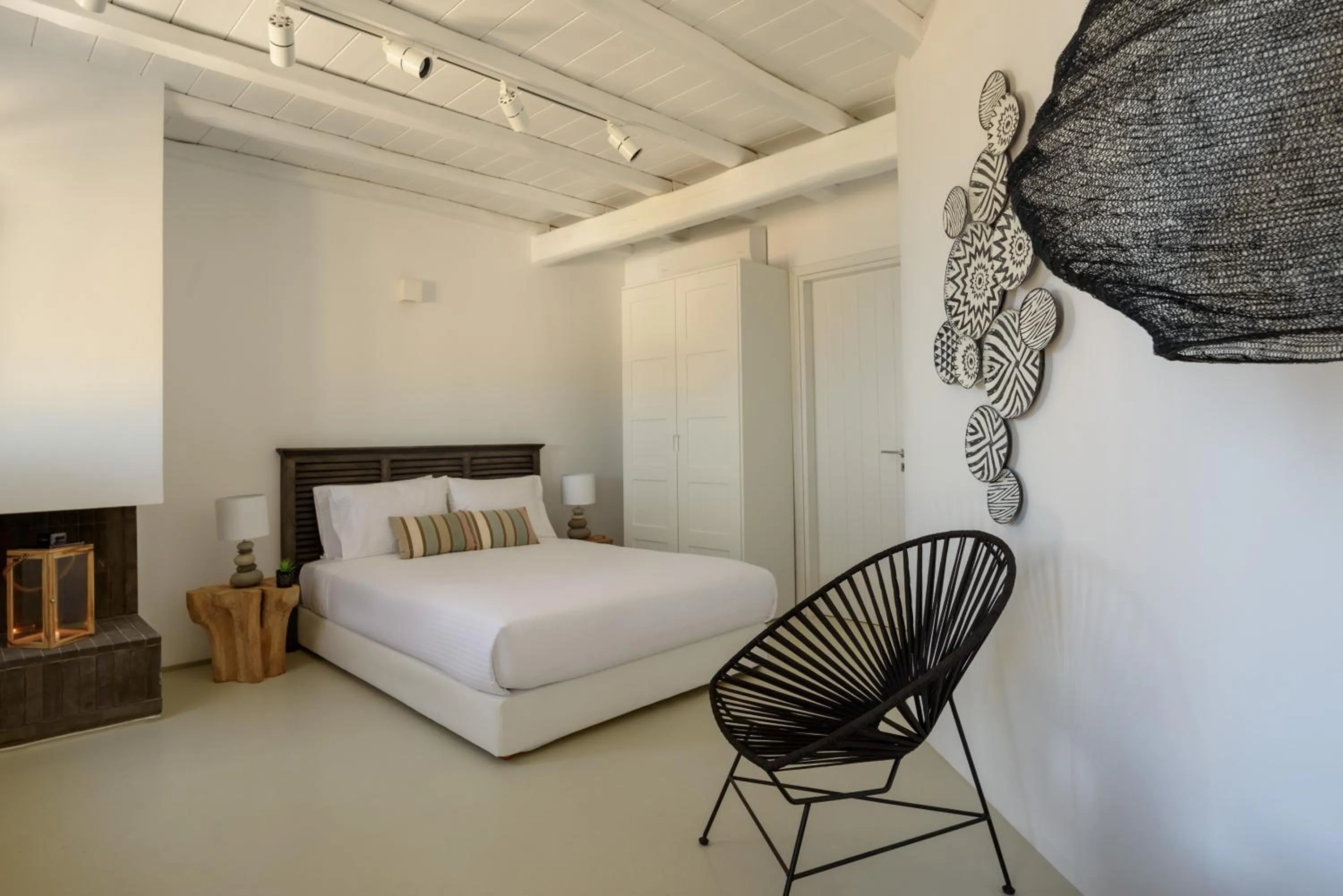 Photo of the whole room, Bed in The Summit of Mykonos