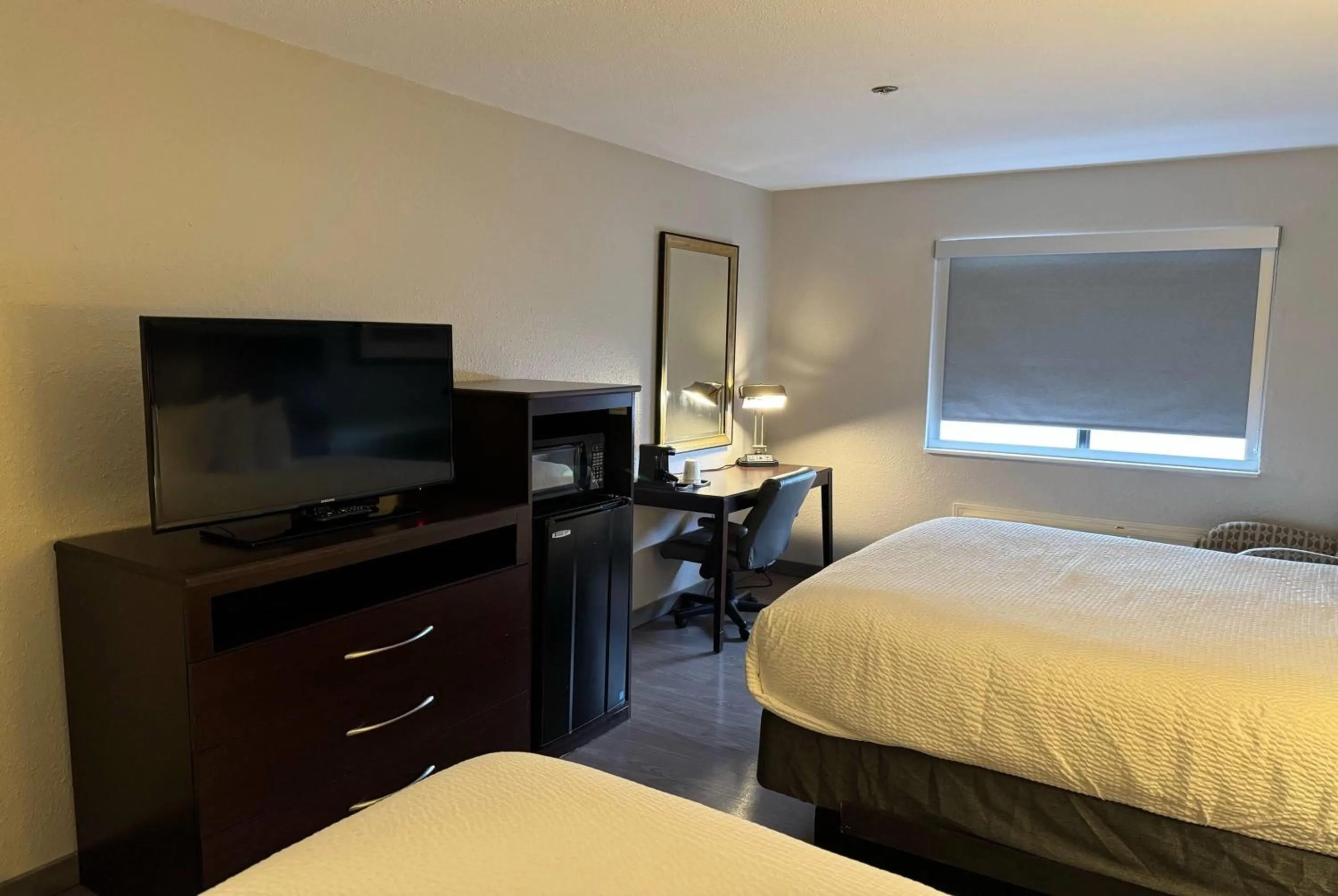 Photo of the whole room, Bed in Baymont by Wyndham Tuscola