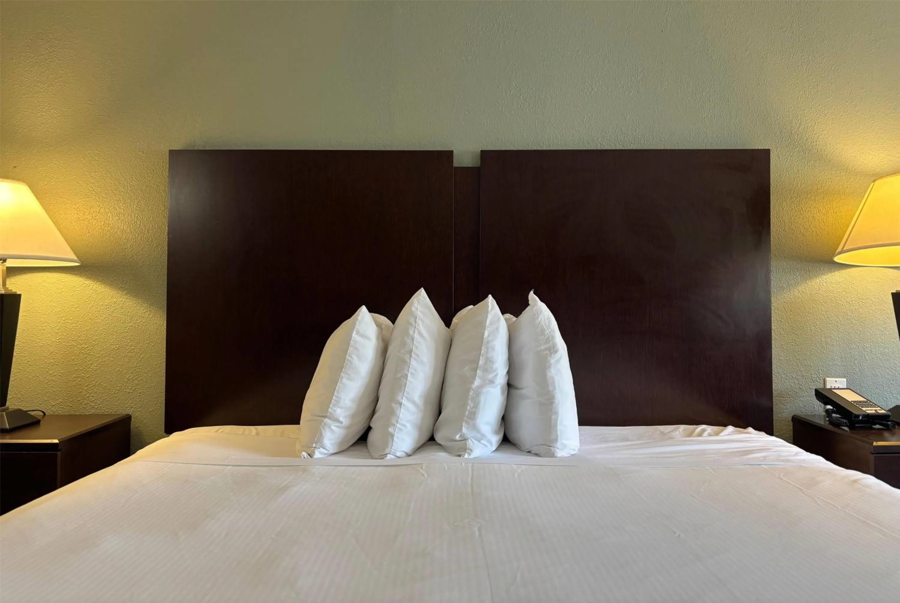 Photo of the whole room, Bed in Baymont by Wyndham Tuscola