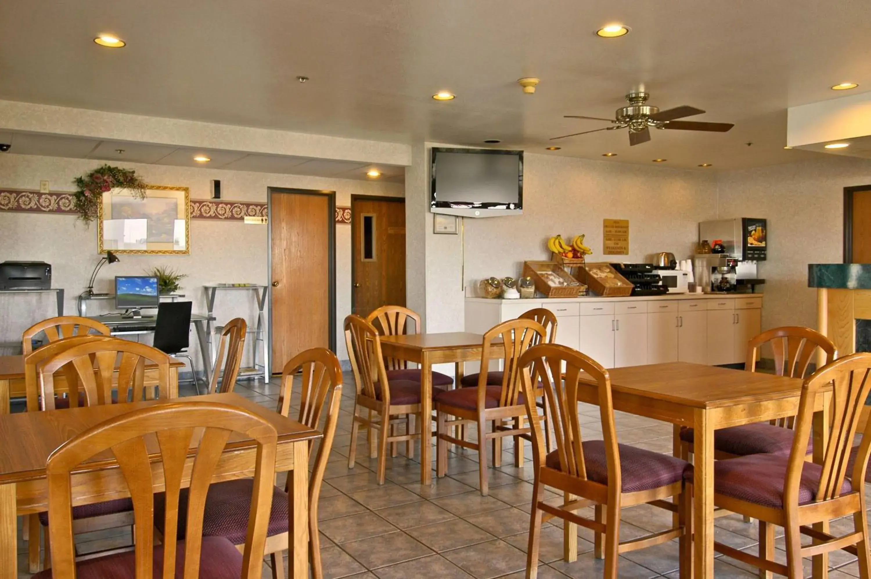Restaurant/places to eat in Baymont by Wyndham Tuscola Restaurant/places to eat in Baymont by Wyndham Tuscola