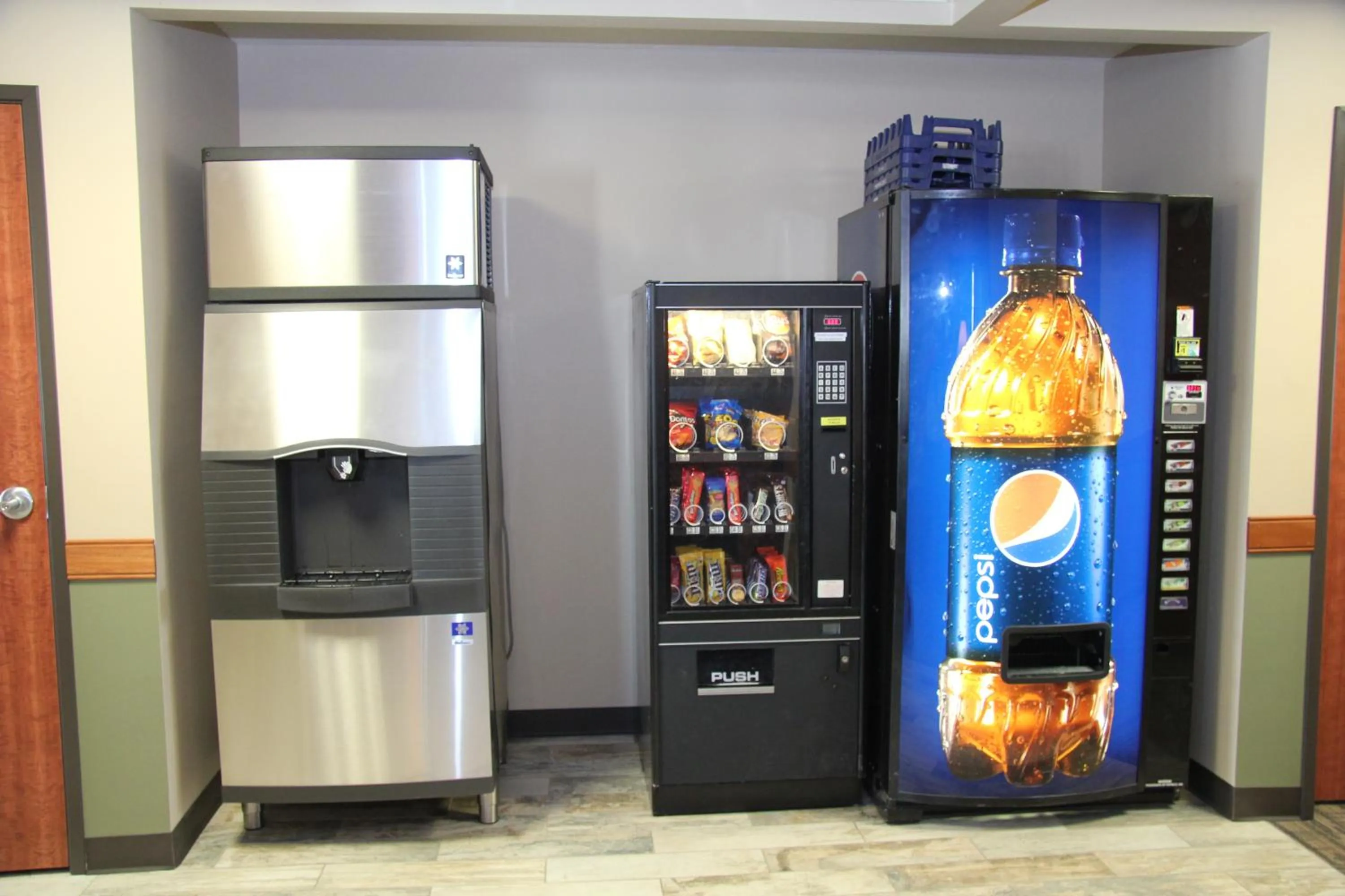 Food in Green Acres Hotel