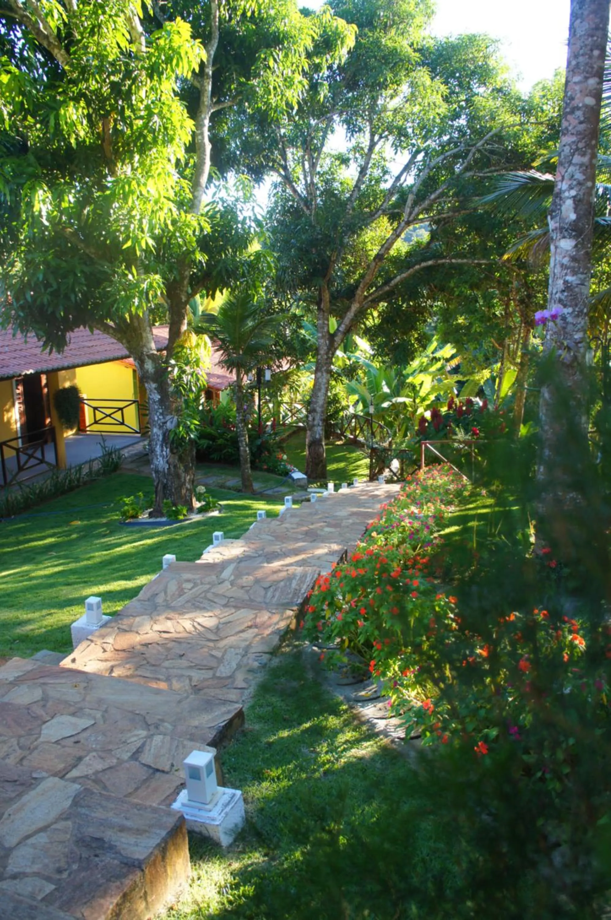 HOTEL CANTINHO DAS FLORES