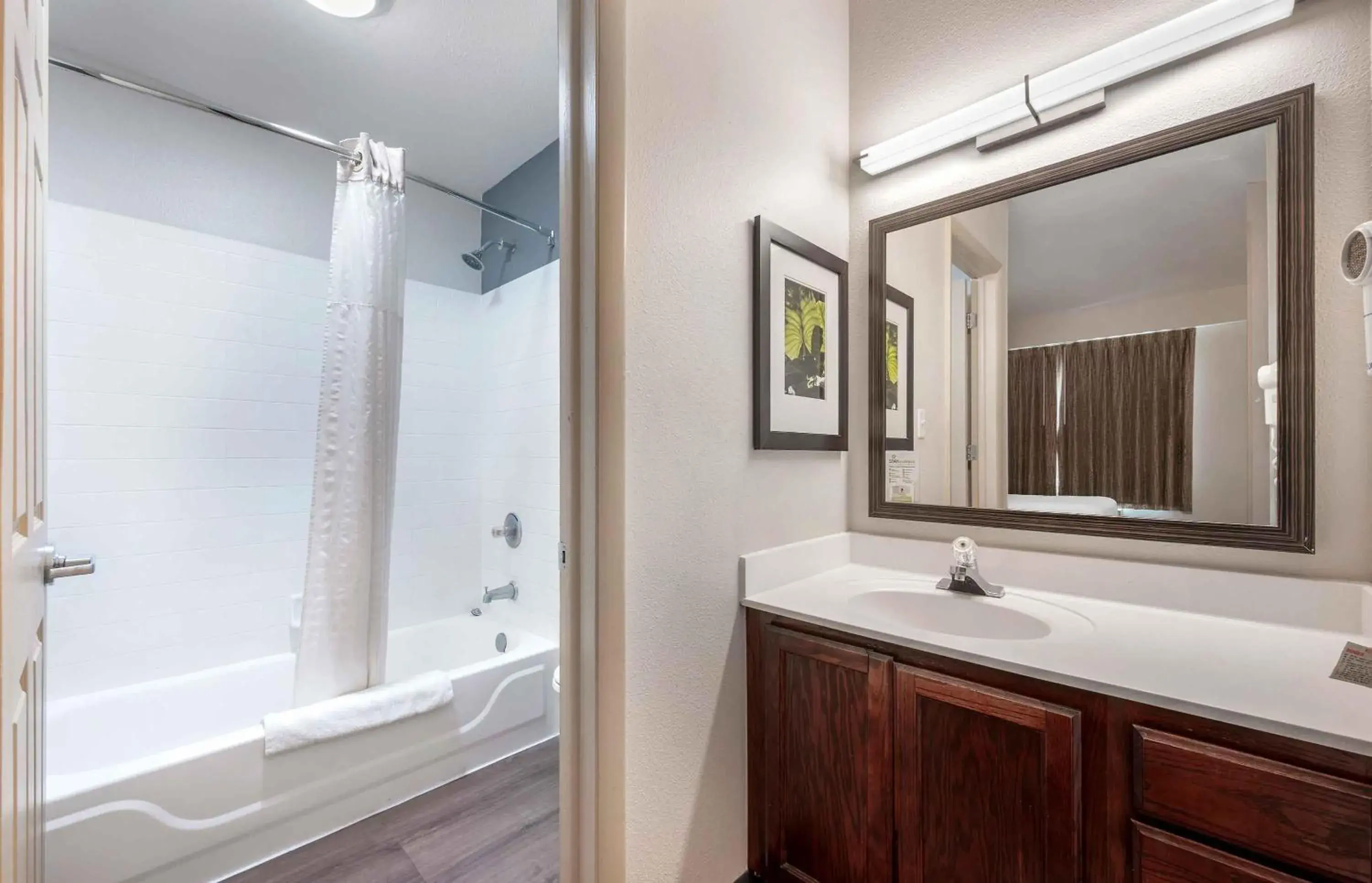 Bathroom in Extended Stay America Suites - Indianapolis - Airport - W Southern Ave Bathroom in Extended Stay America Suites - Indianapolis - Airport - W Southern Ave