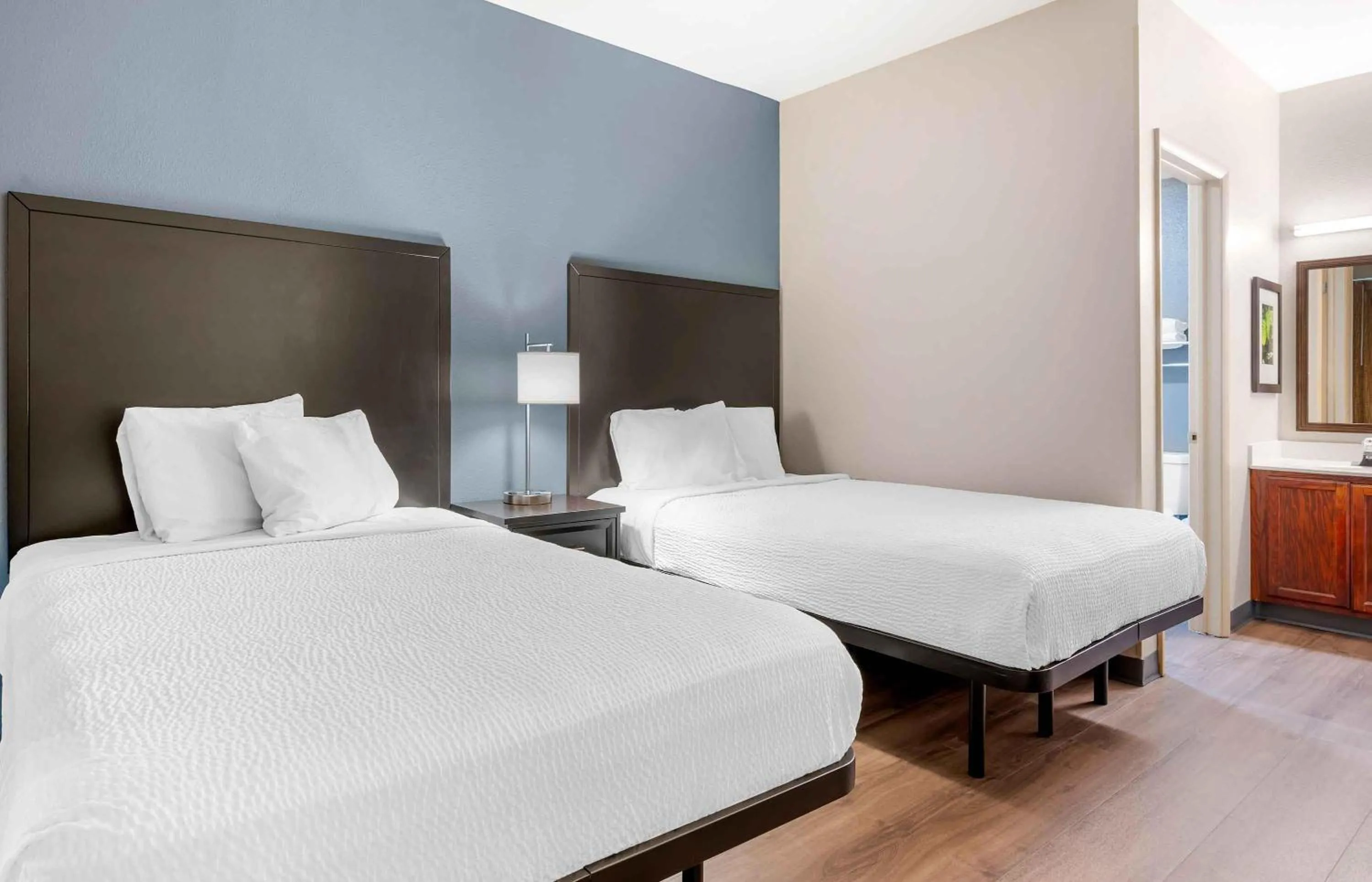 Bedroom, Bed in Extended Stay America Suites - Indianapolis - Airport - W Southern Ave