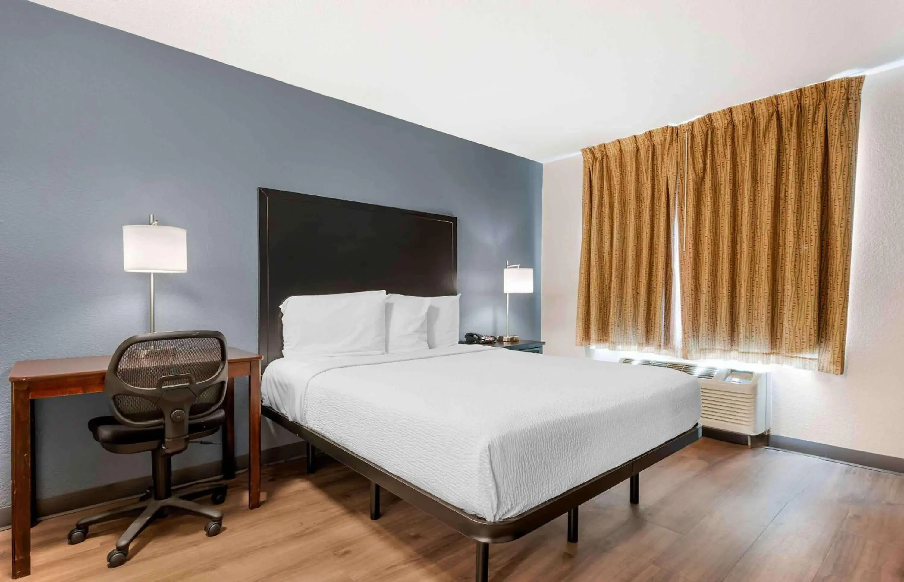 Queen studio with 1 Queen Bed - Disability Access/Non-Smoking in Extended Stay America Suites - Fort Wayne - South Queen studio with 1 Queen Bed - Disability Access/Non-Smoking in Extended Stay America Suites - Fort Wayne - South