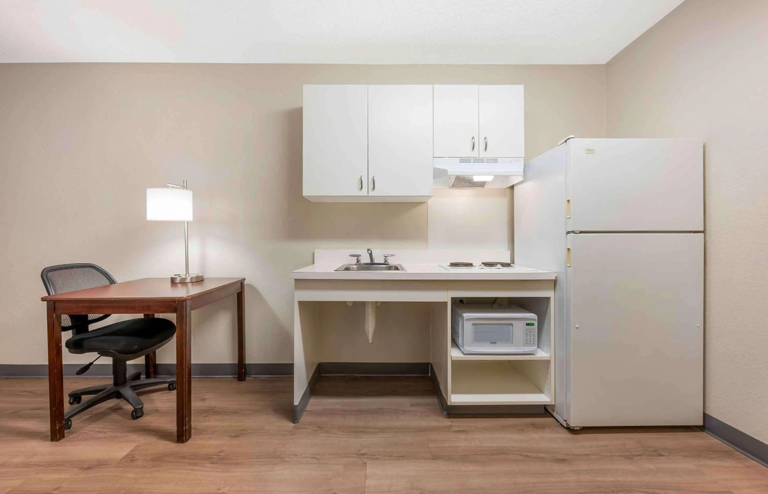 Kitchen or kitchenette in Extended Stay America Suites - Fort Wayne - South