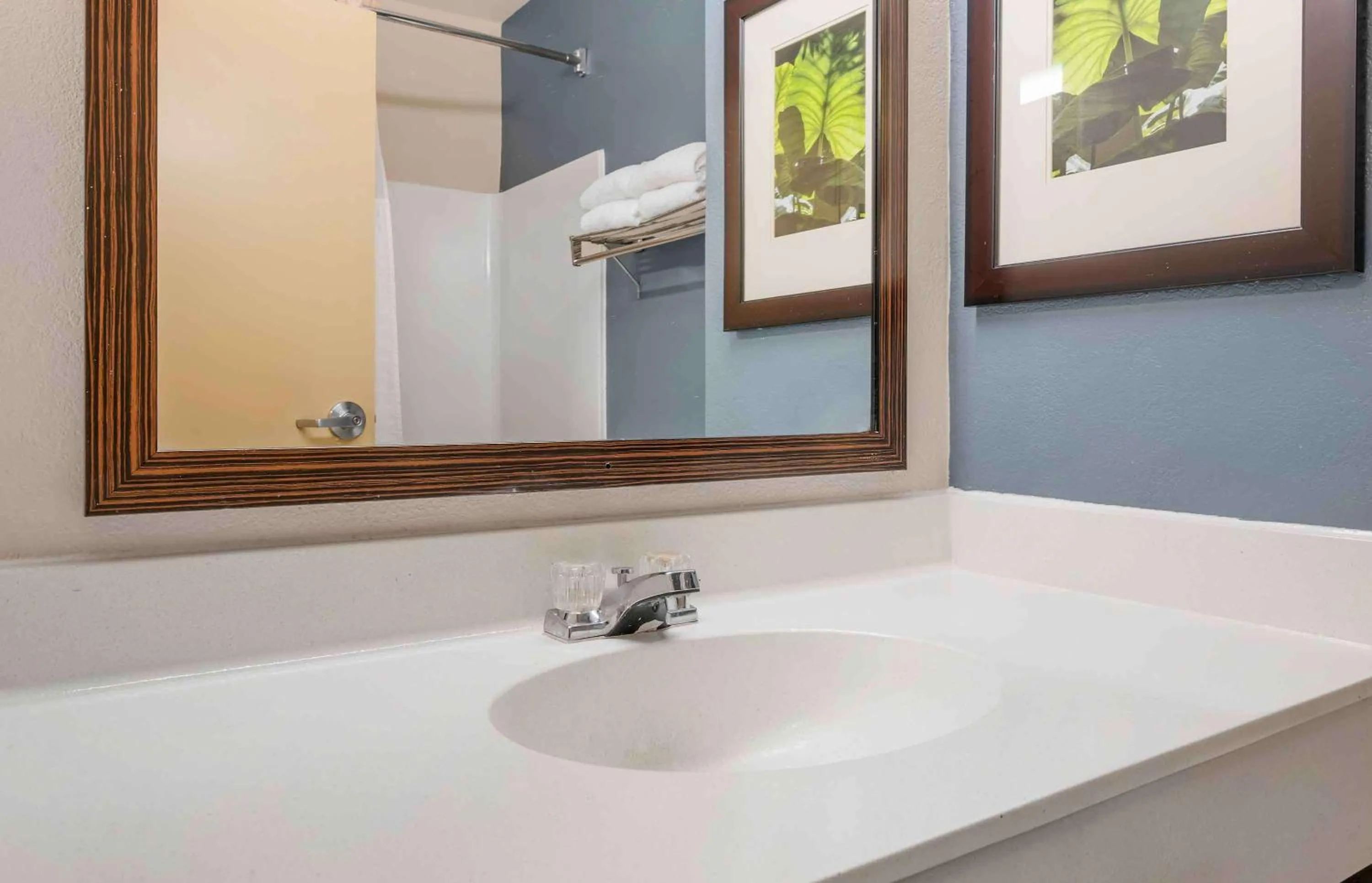 Bathroom in Extended Stay America Suites - Fort Wayne - South