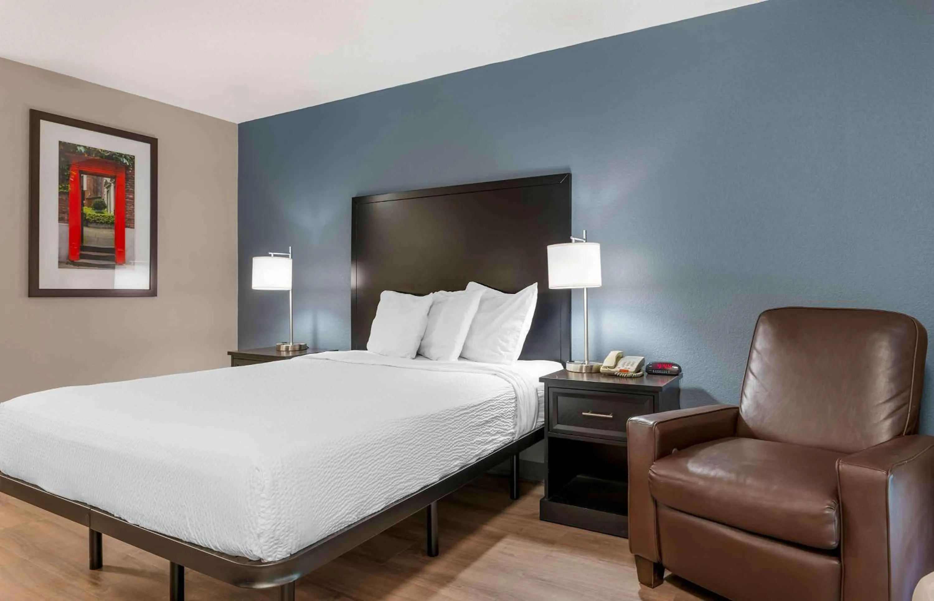 Bedroom, Bed in Extended Stay America Suites - Fort Wayne - South