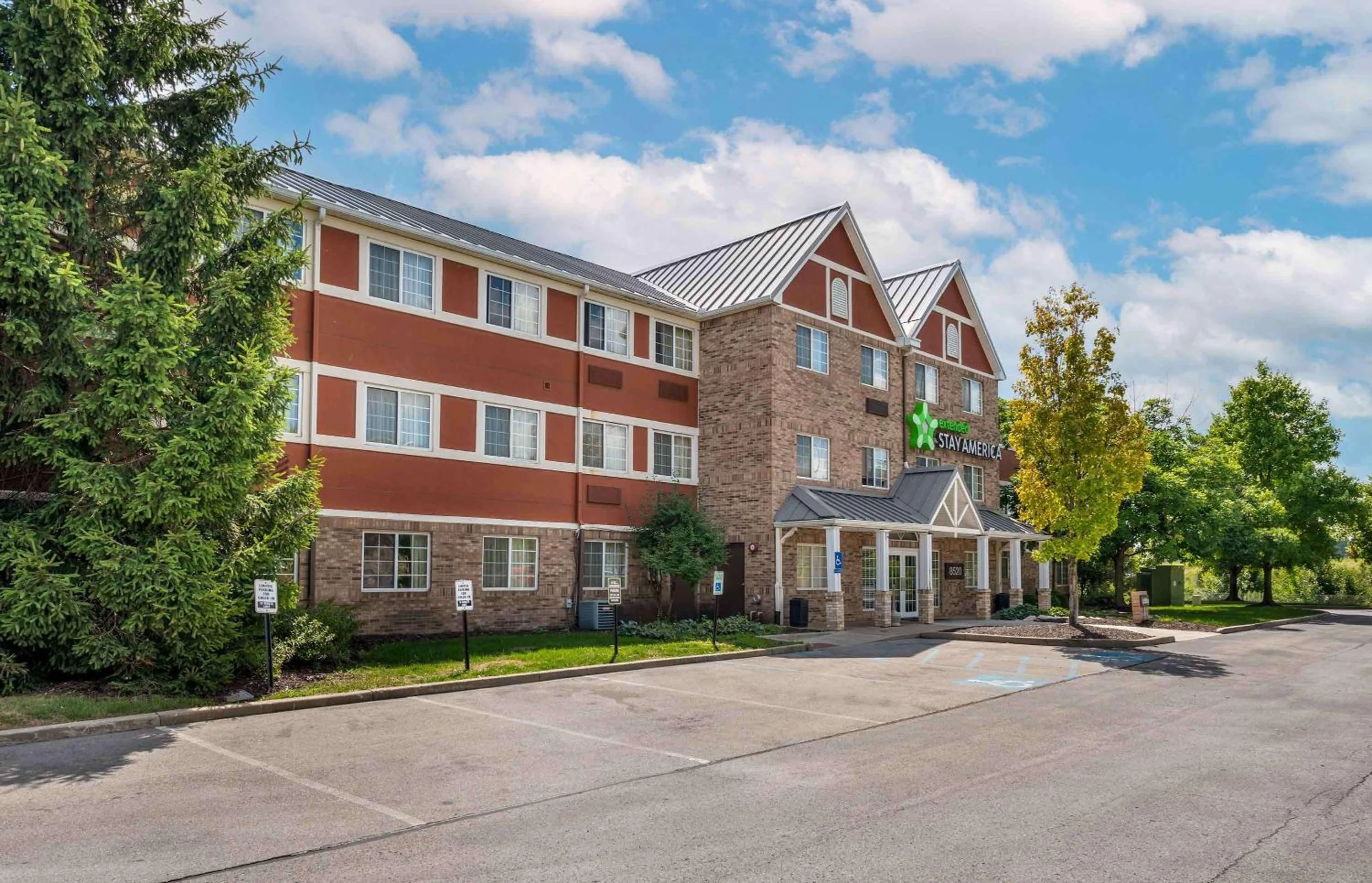 Property building in Extended Stay America Suites - Indianapolis - West 86th St