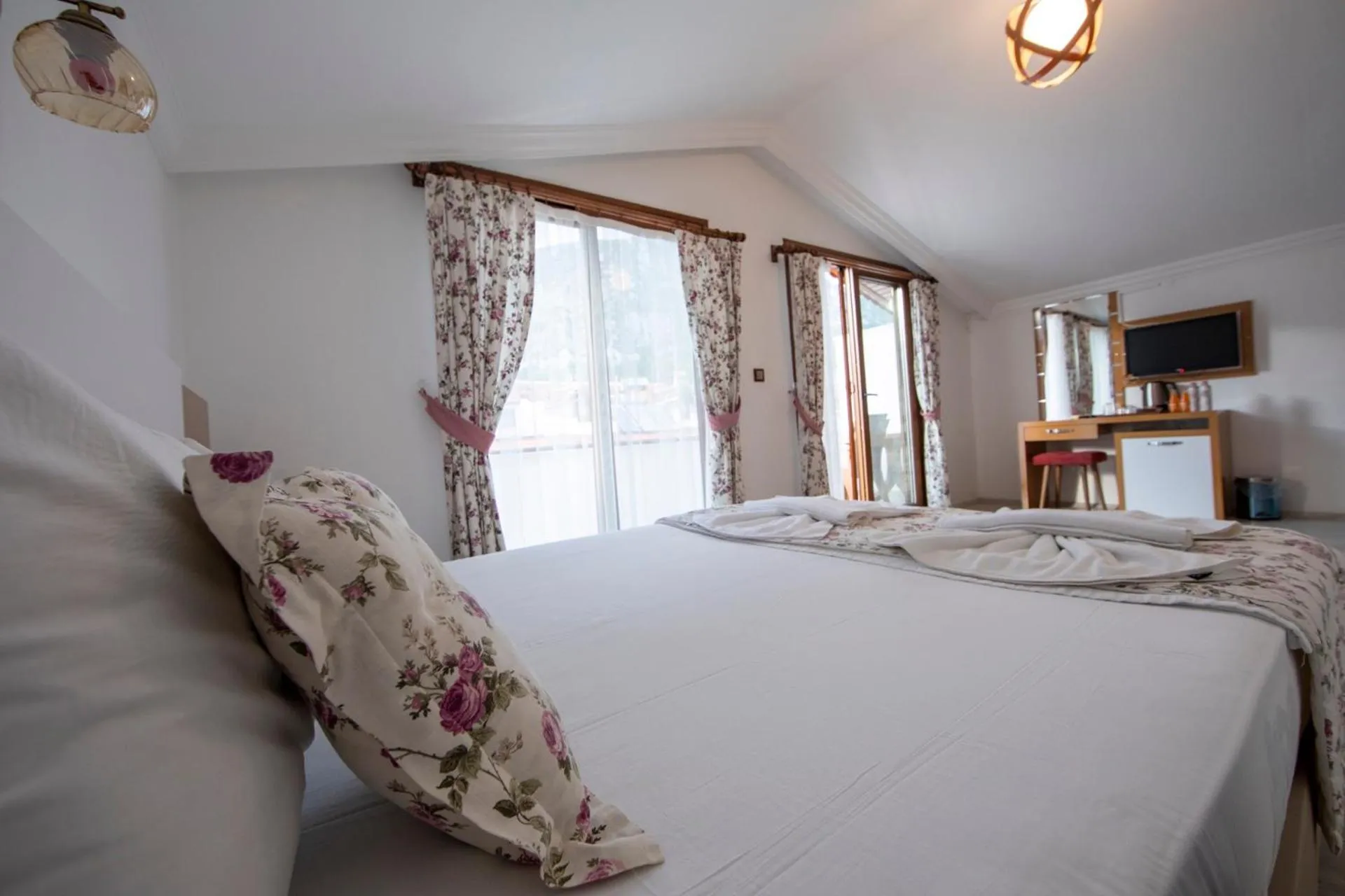 Photo of the whole room in MANDALİN AKYAKA