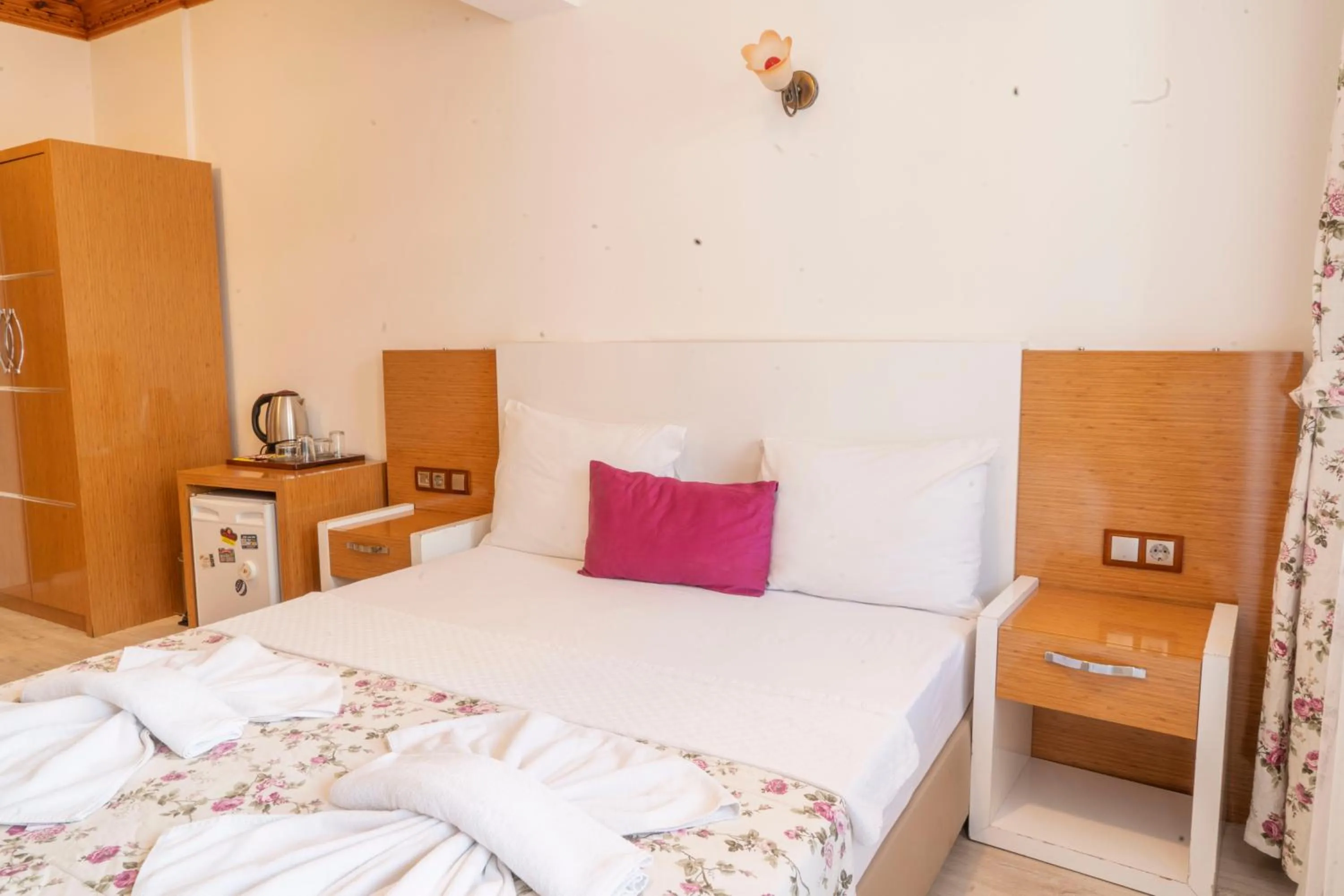 Photo of the whole room in MANDALİN AKYAKA