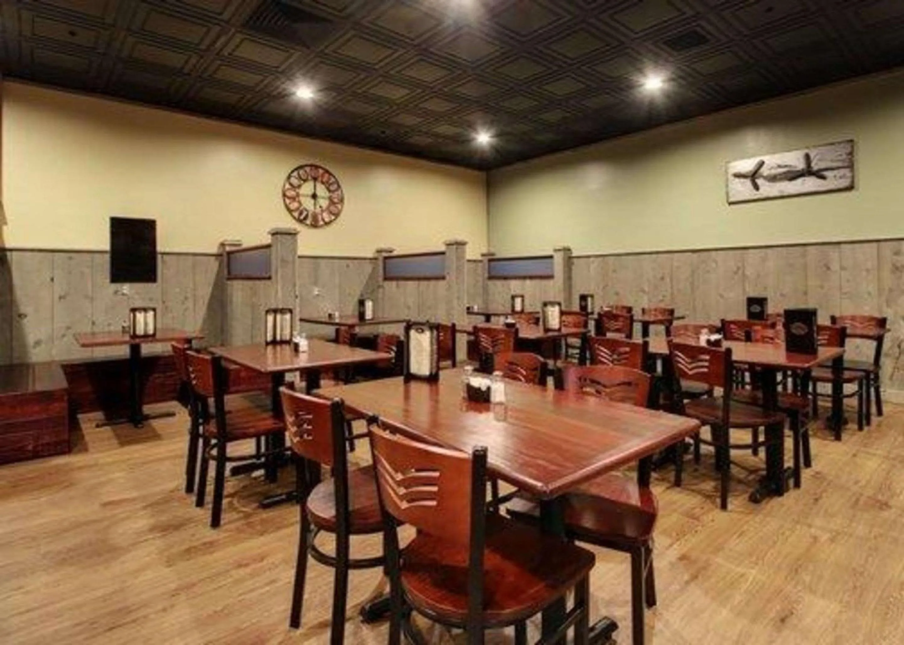 Restaurant/places to eat in The Atrium Hotel on Third