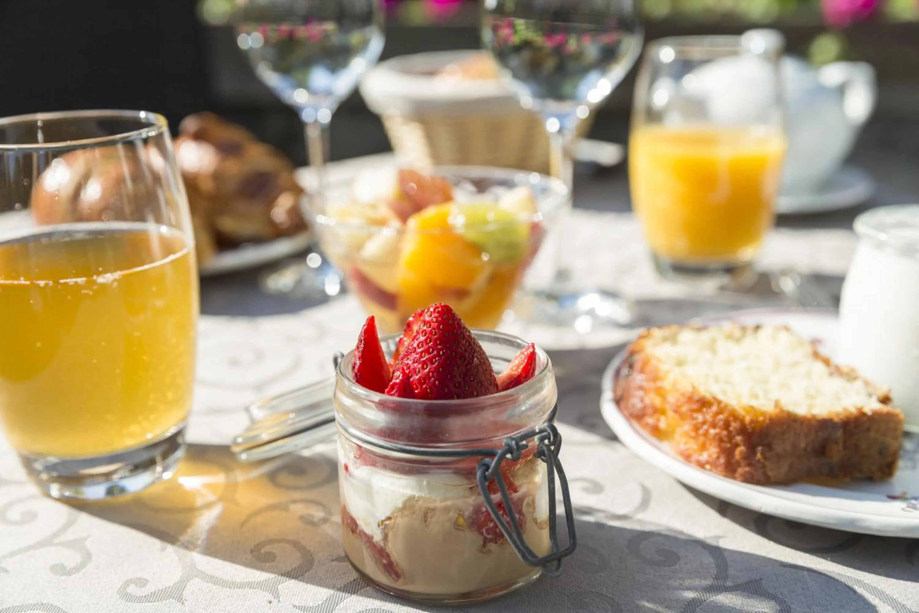 Breakfast in Le Manoir de Pierre Levée, The Originals Collection