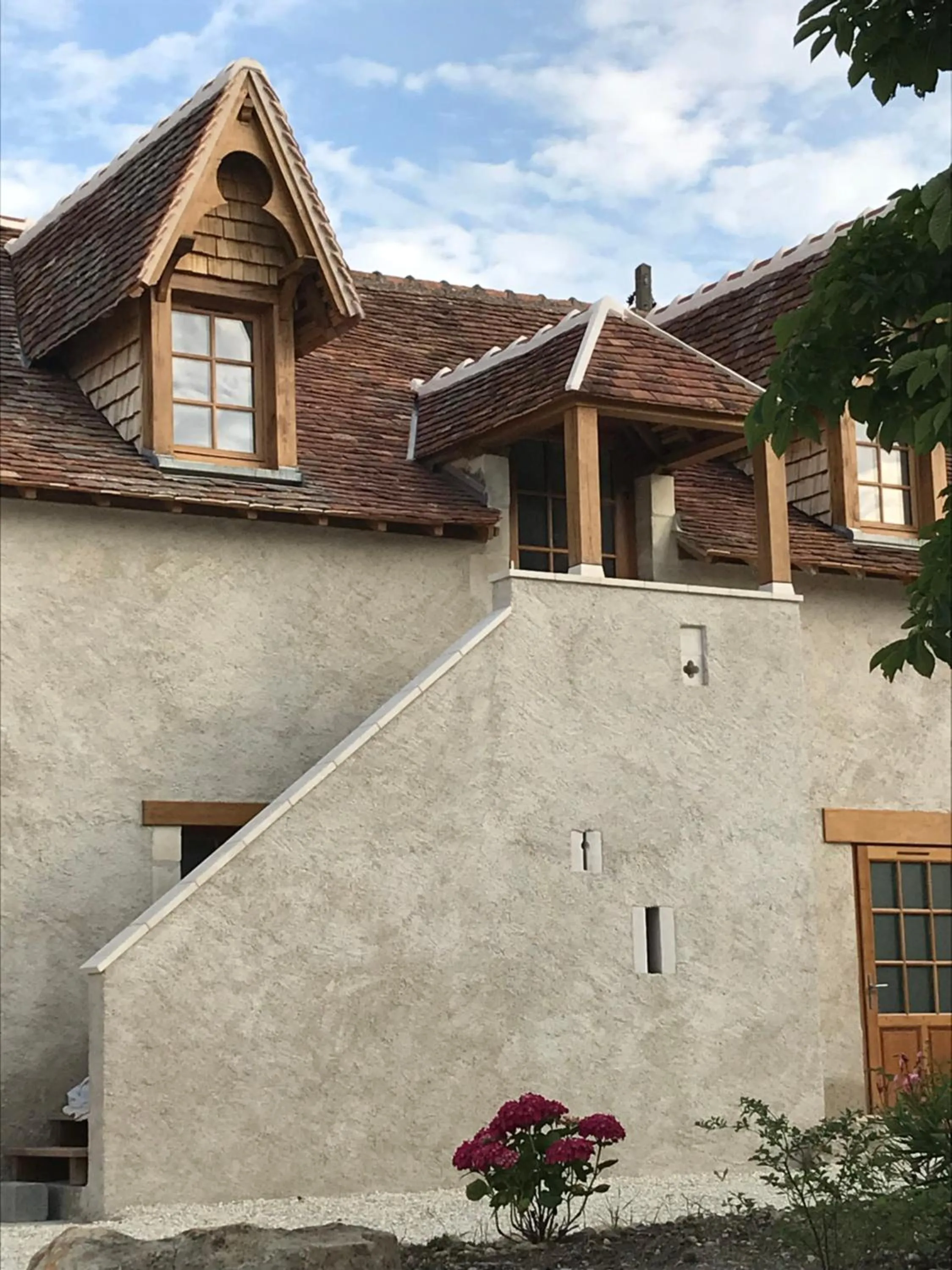 Facade/entrance in Le Manoir de Pierre Levée, The Originals Collection
