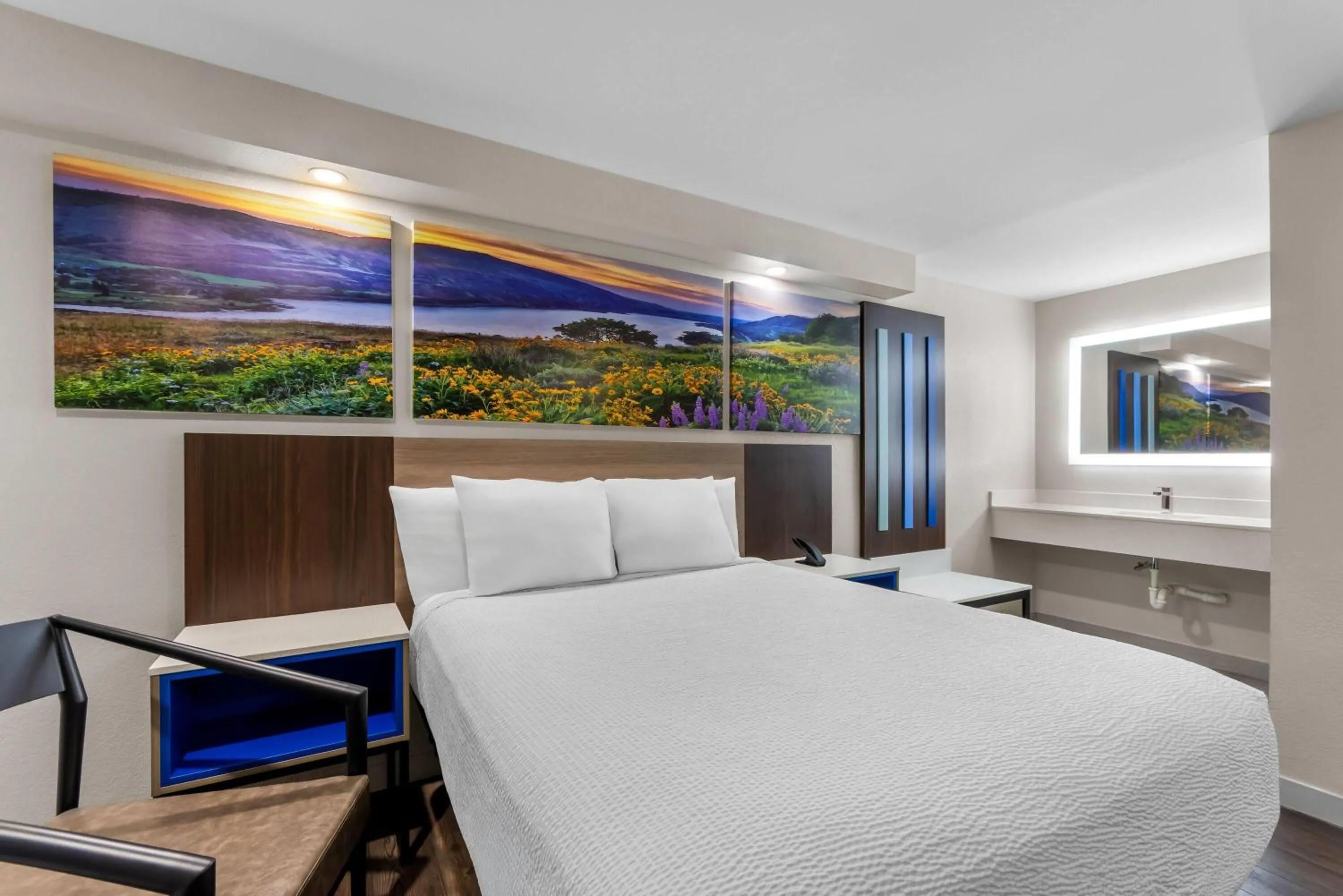 Bed in Days Inn by Wyndham Indianapolis East Post Road