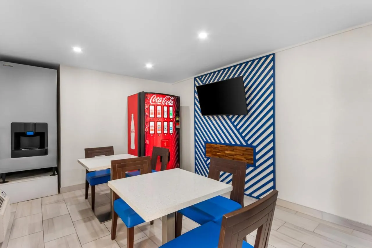 Days Inn by Wyndham Indianapolis East Post Road