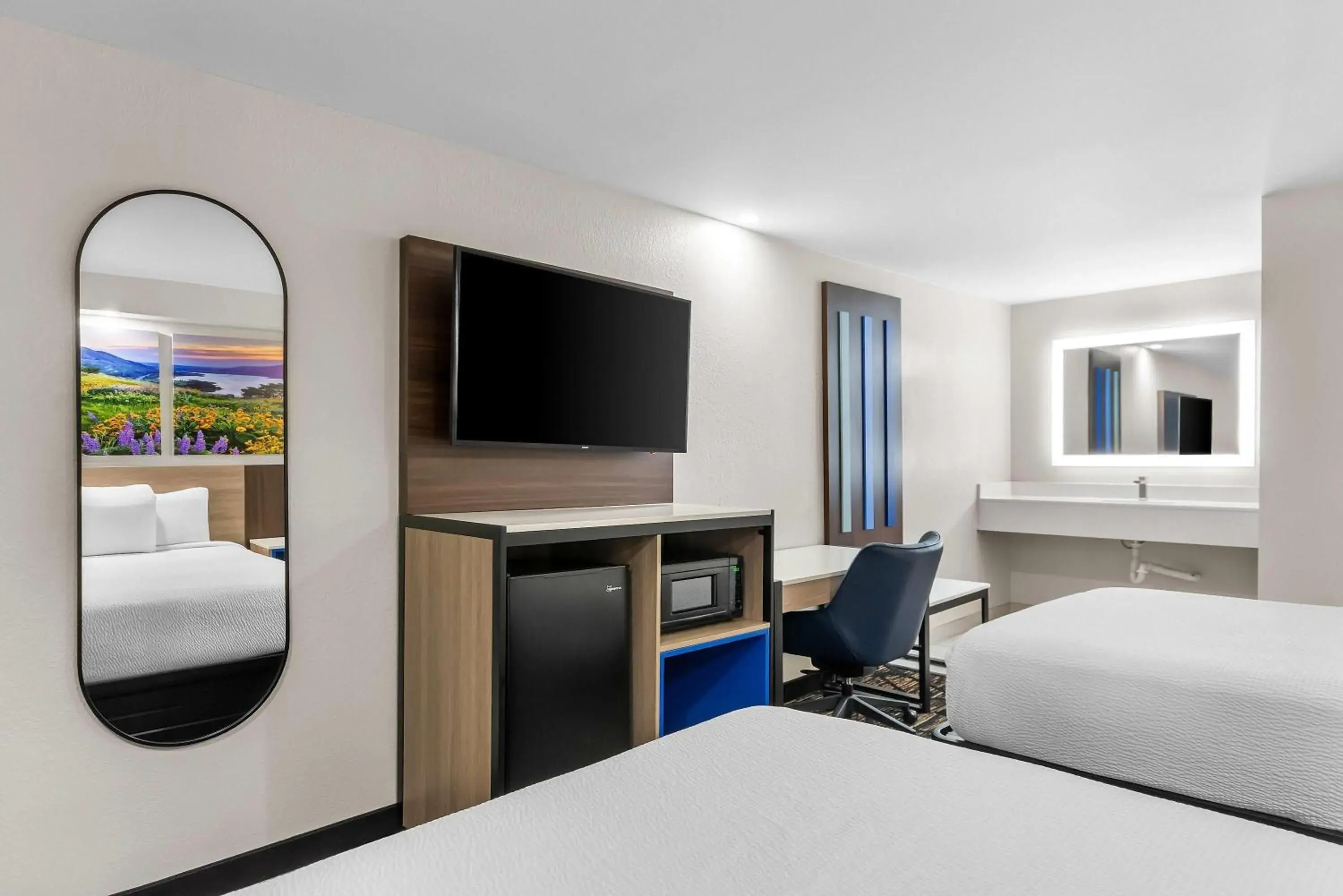 Bed in Days Inn by Wyndham Indianapolis East Post Road Bed in Days Inn by Wyndham Indianapolis East Post Road