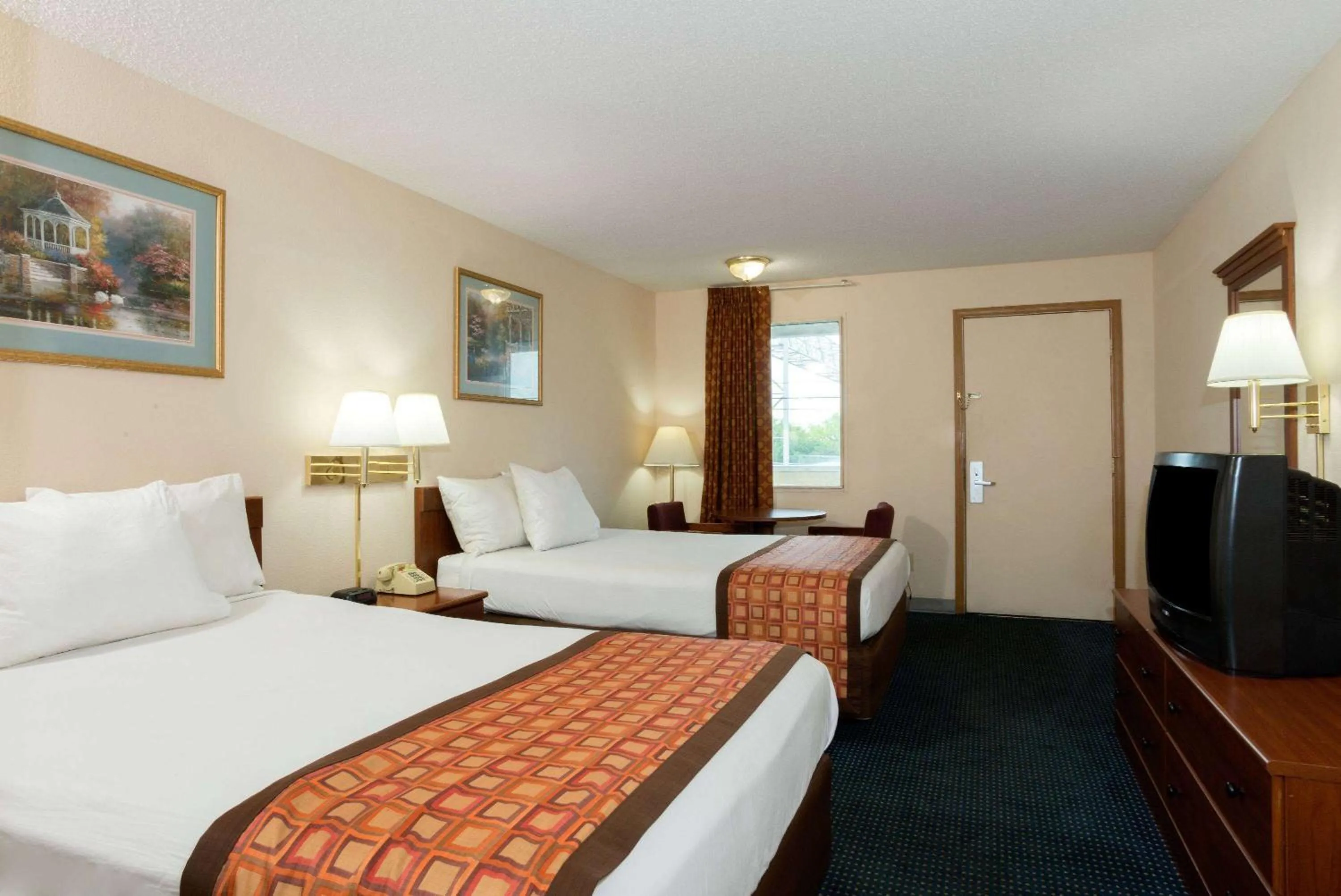 Photo of the whole room, Bed in Days Inn by Wyndham Indianapolis East Post Road