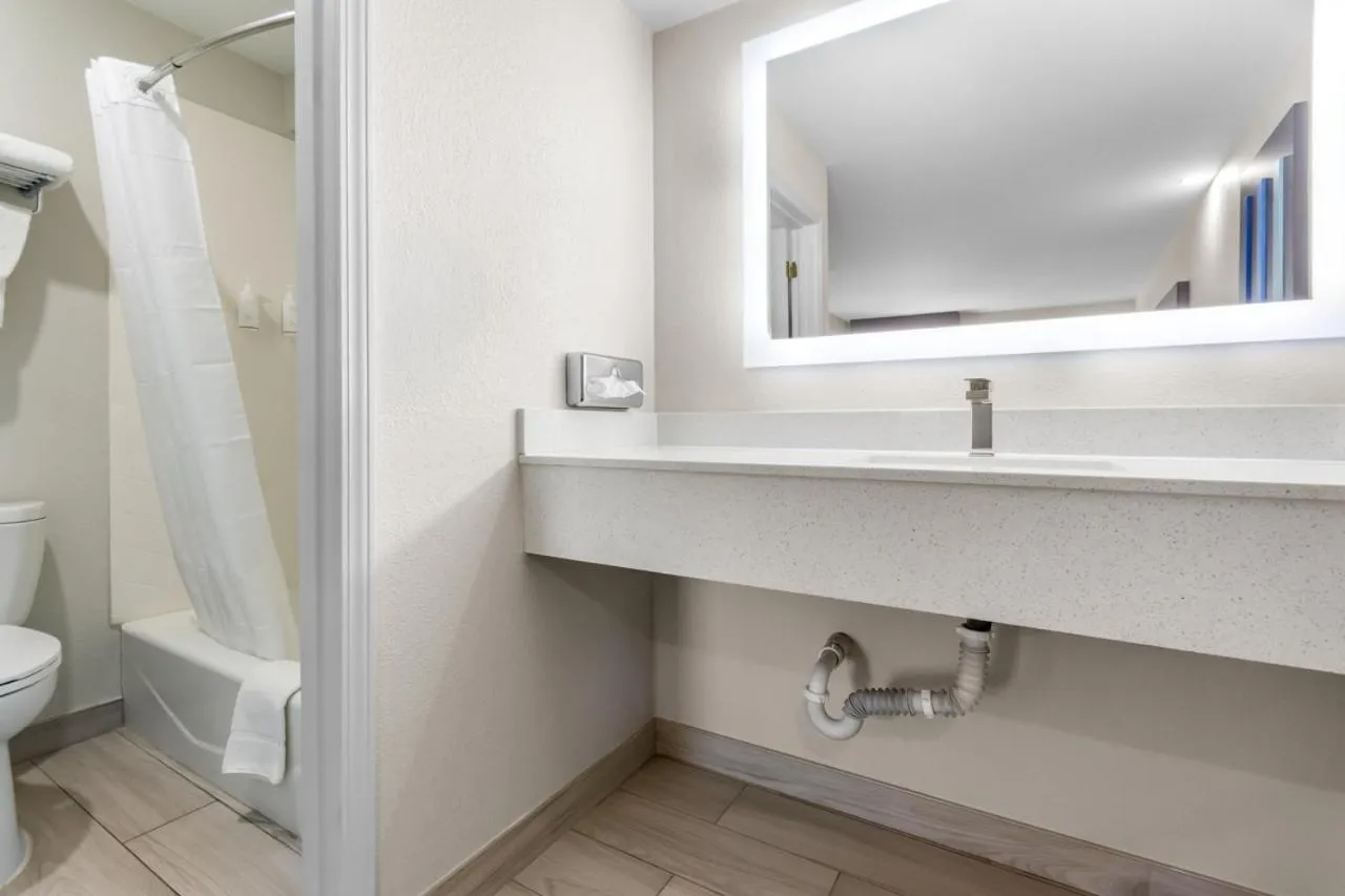 Days Inn by Wyndham Indianapolis East Post Road