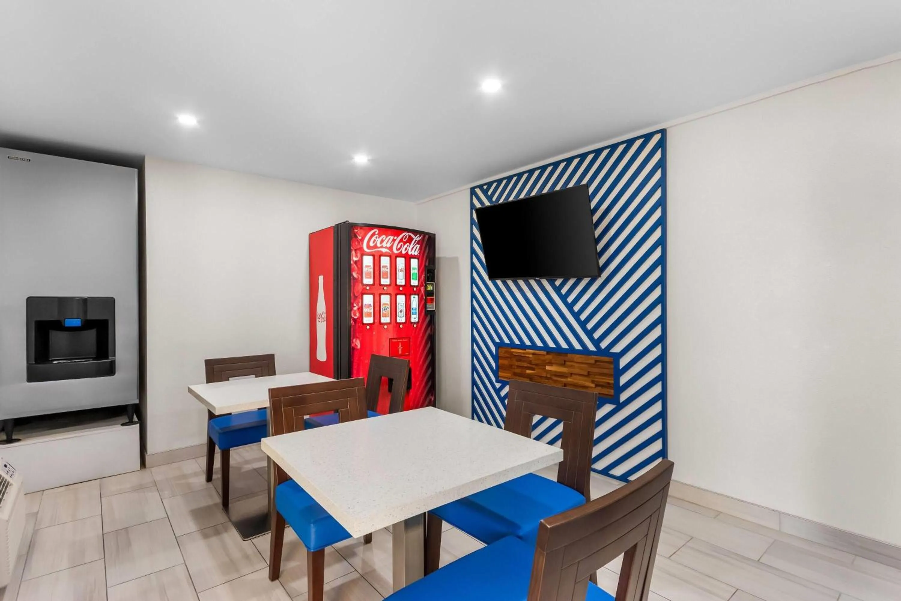 Lobby or reception in Days Inn by Wyndham Indianapolis East Post Road