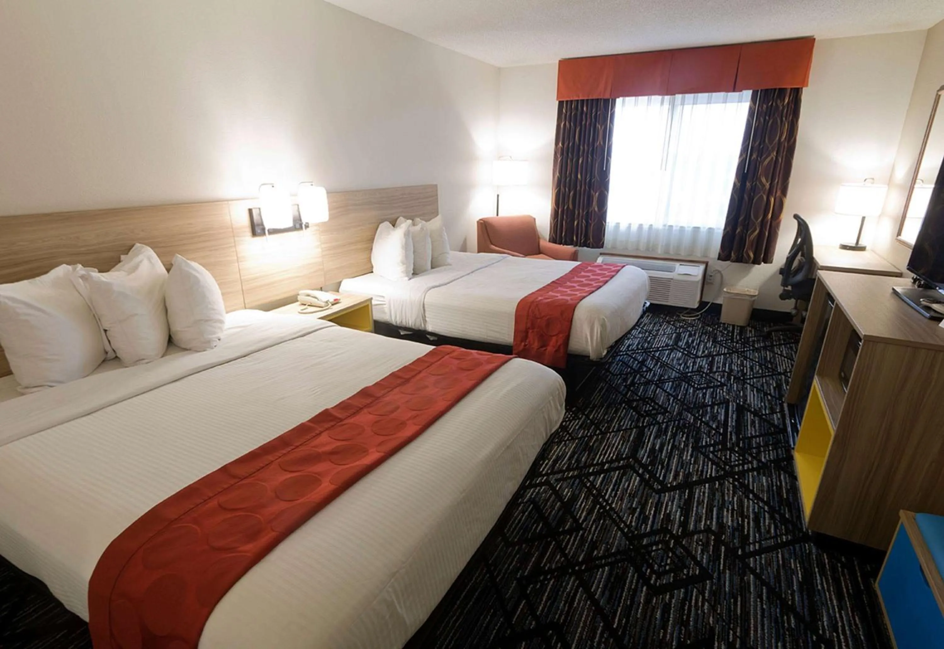 Photo of the whole room, Bed in Ramada Limited Decatur
