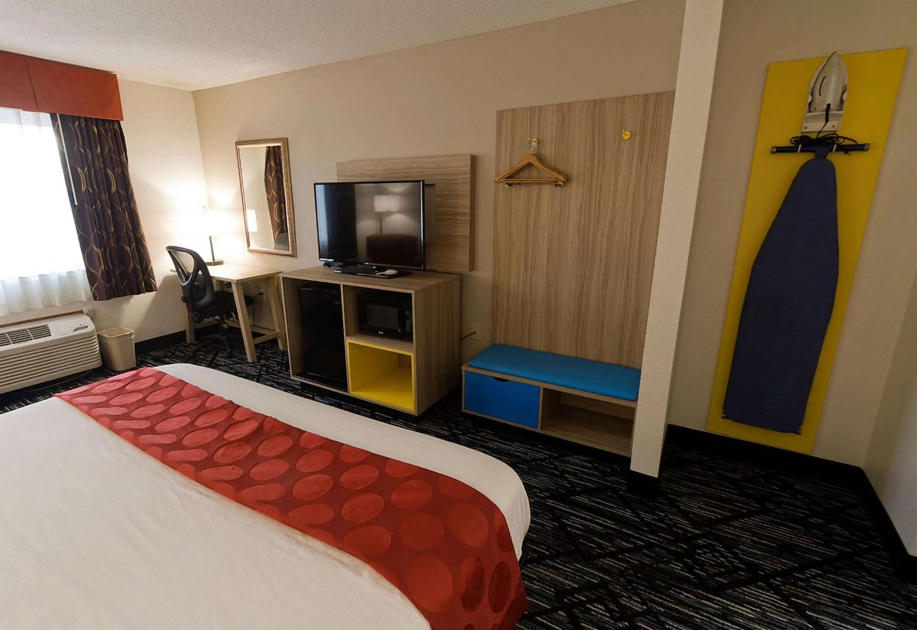 Photo of the whole room, Bed in Ramada Limited Decatur