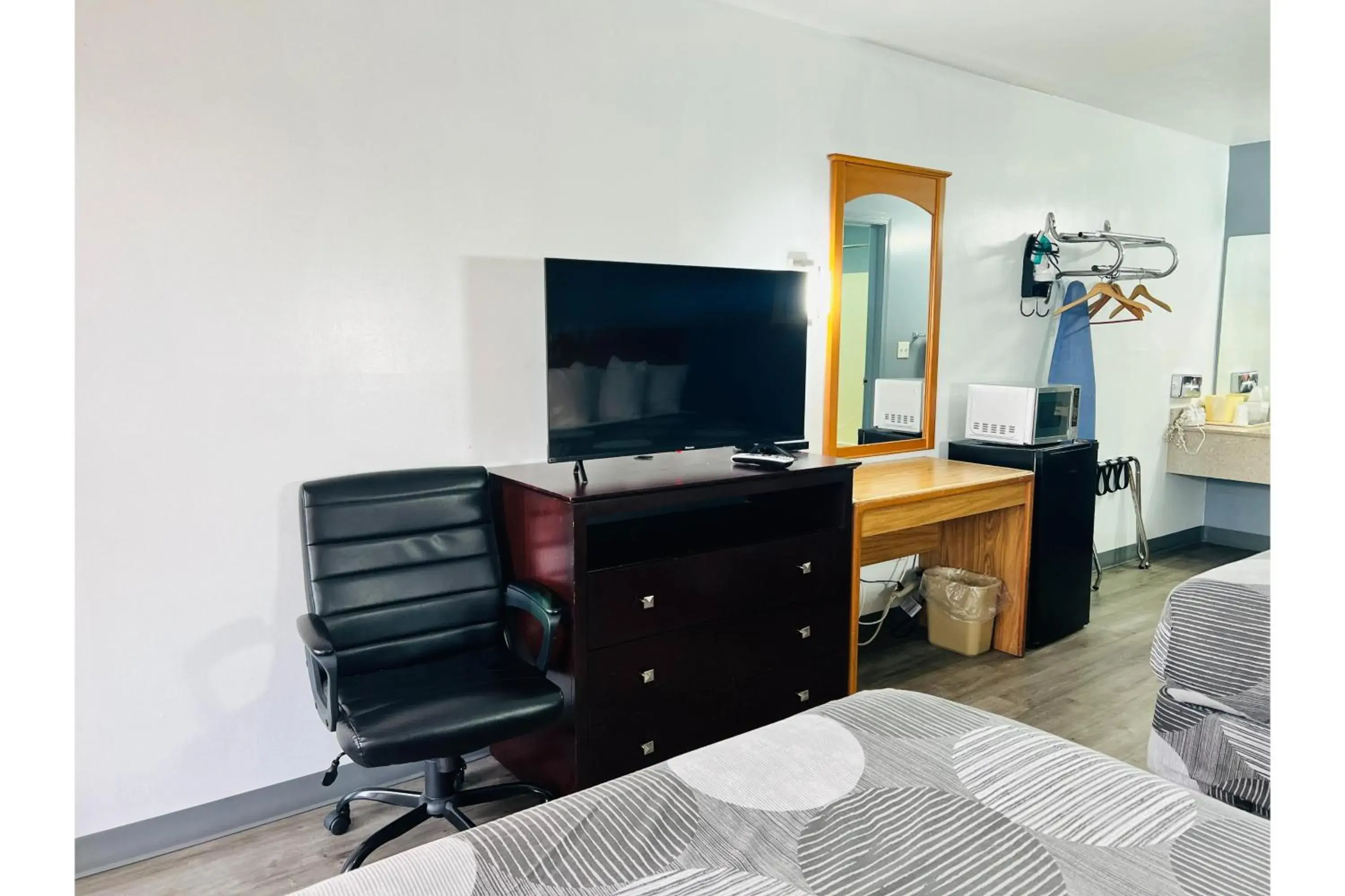 2 Full Beds Accessible Non - single occupancy - Smoking in Relax Inn 2 Full Beds Accessible Non - single occupancy - Smoking in Relax Inn