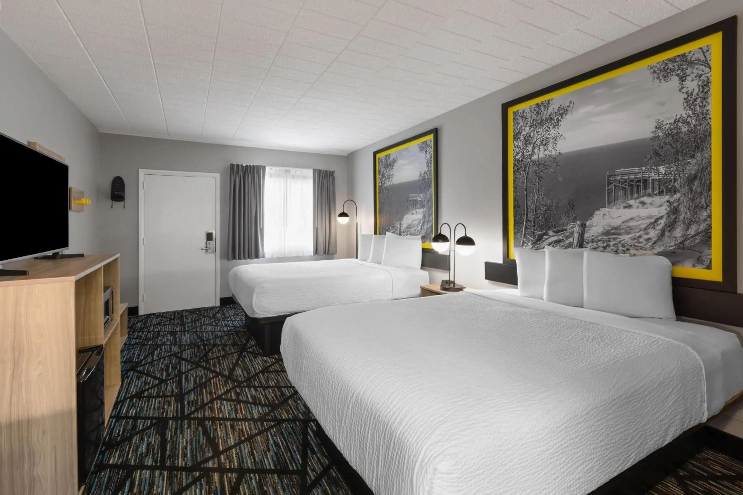 Photo of the whole room, Bed in Super 8 by Wyndham Traverse City Photo of the whole room, Bed in Super 8 by Wyndham Traverse City