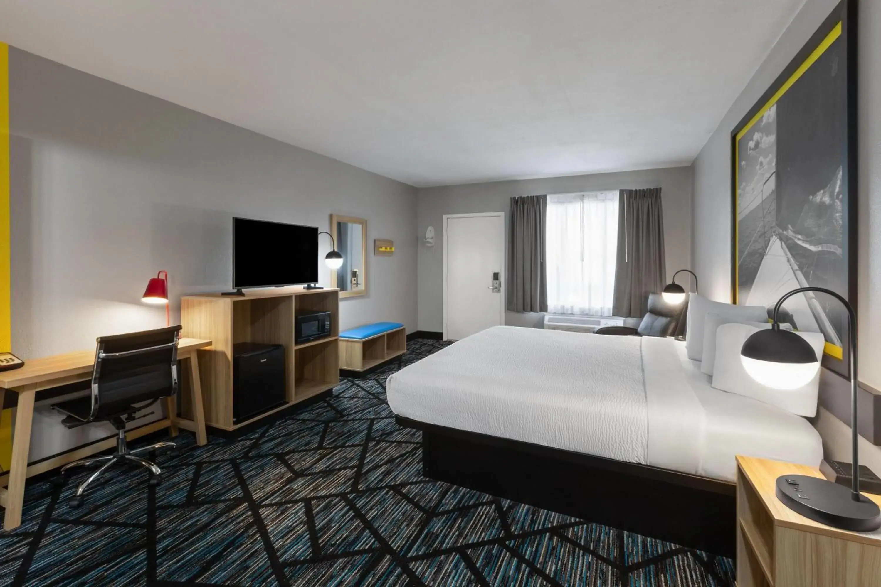 Photo of the whole room, Bed in Super 8 by Wyndham Traverse City Photo of the whole room, Bed in Super 8 by Wyndham Traverse City