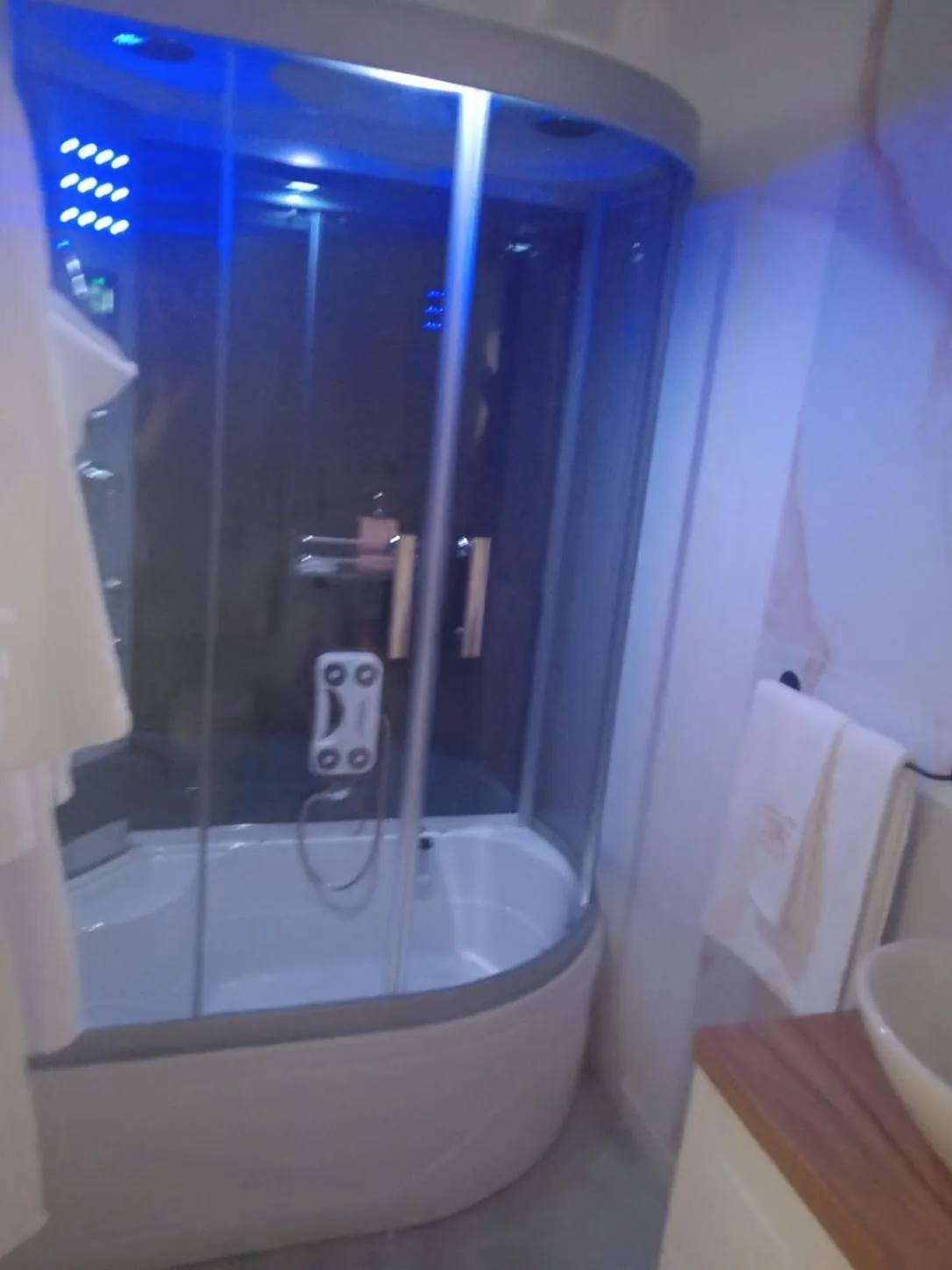 Shower in Hotel Baiardo