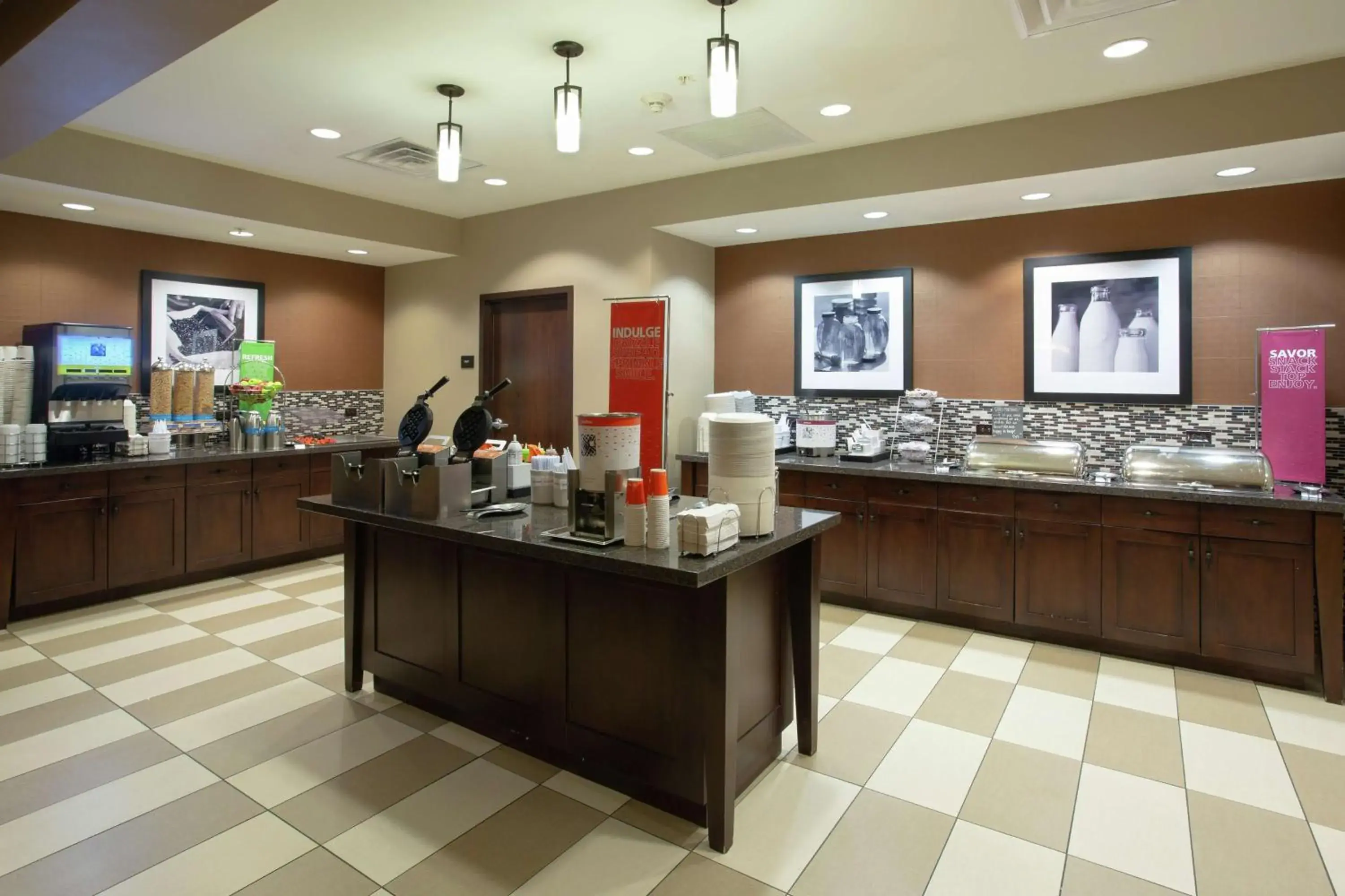 Breakfast in Hampton Inn & Suites I-35/Mulvane Breakfast in Hampton Inn & Suites I-35/Mulvane