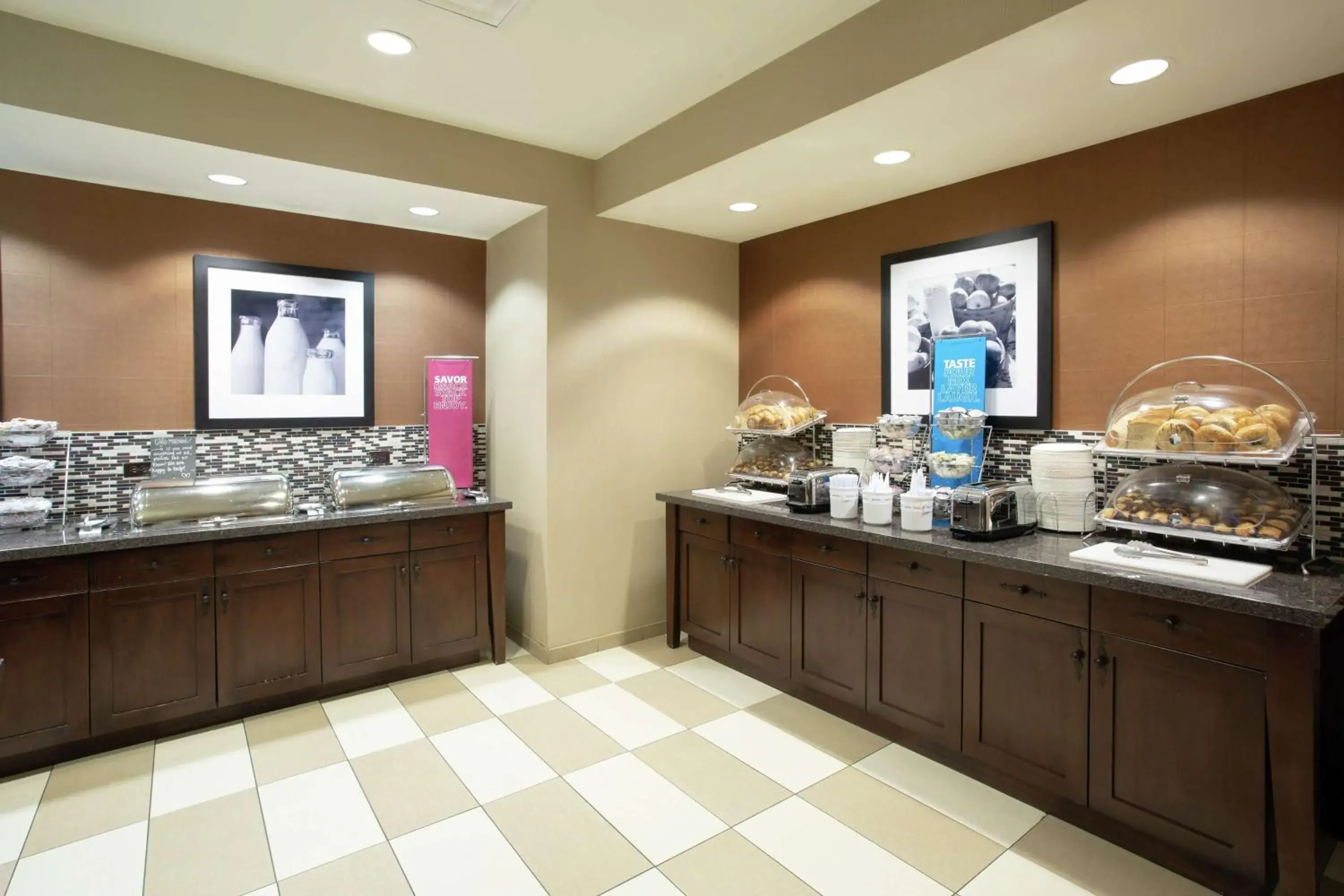 Breakfast in Hampton Inn & Suites I-35/Mulvane Breakfast in Hampton Inn & Suites I-35/Mulvane
