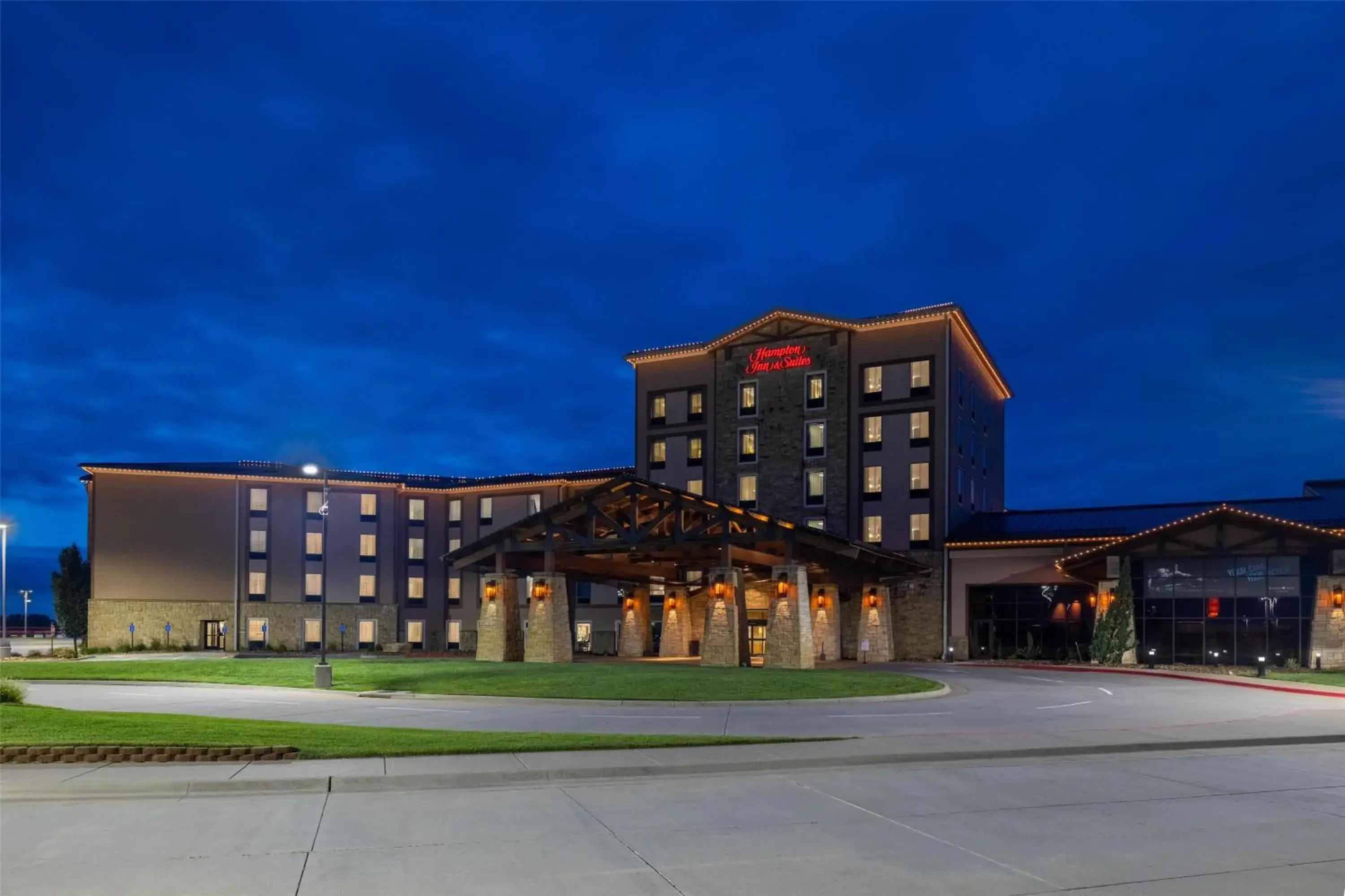 Property building in Hampton Inn & Suites I-35/Mulvane Property building in Hampton Inn & Suites I-35/Mulvane