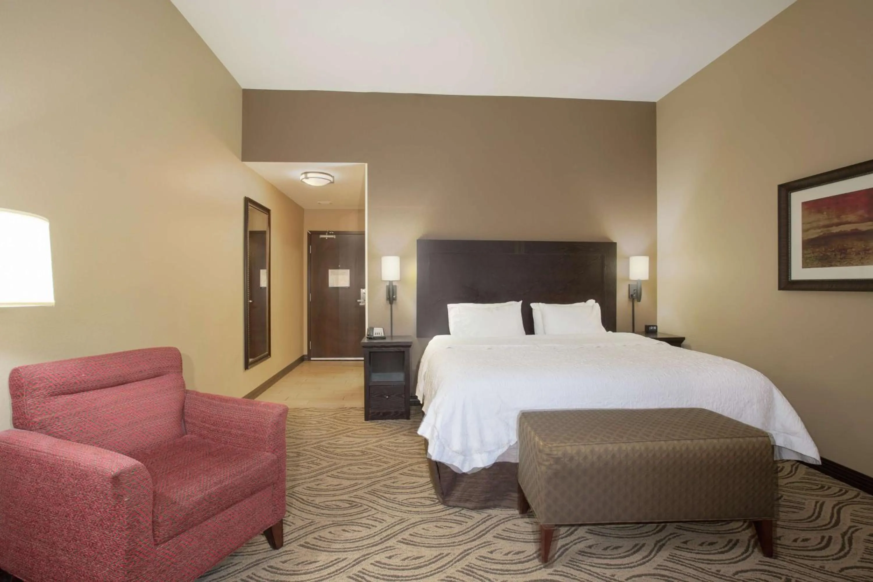 Living room, Bed in Hampton Inn & Suites I-35/Mulvane