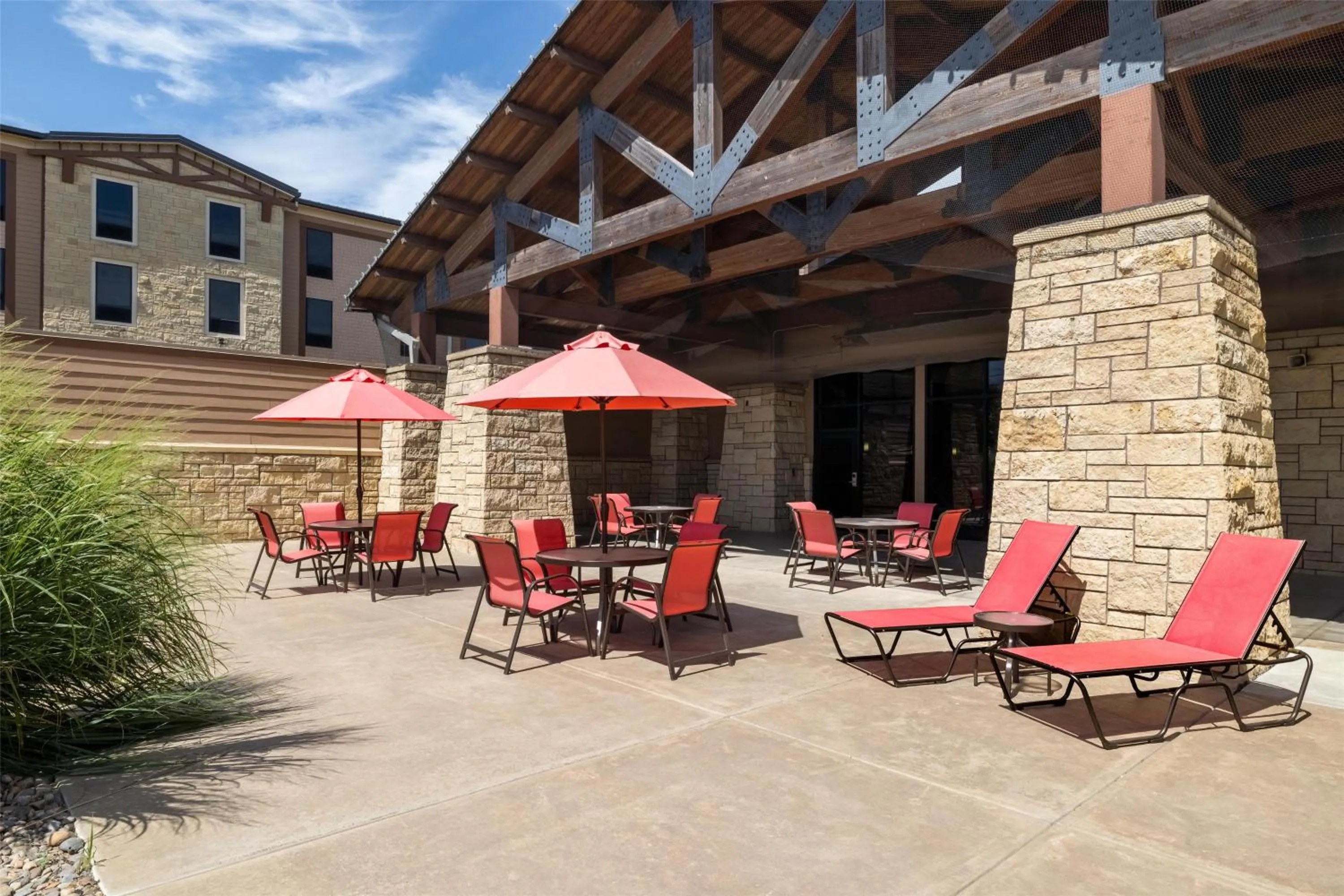 Patio in Hampton Inn & Suites I-35/Mulvane