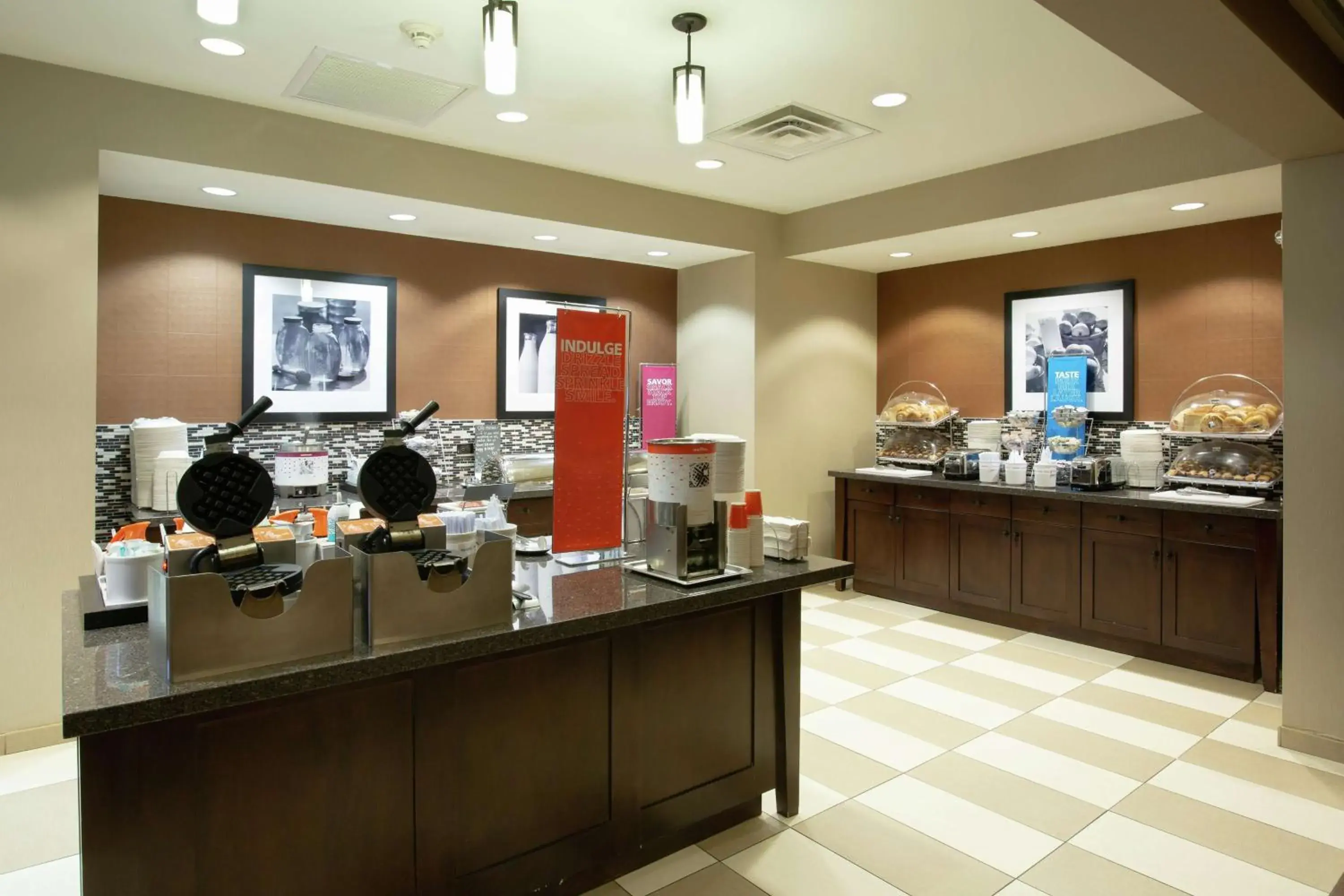 Breakfast in Hampton Inn & Suites I-35/Mulvane Breakfast in Hampton Inn & Suites I-35/Mulvane
