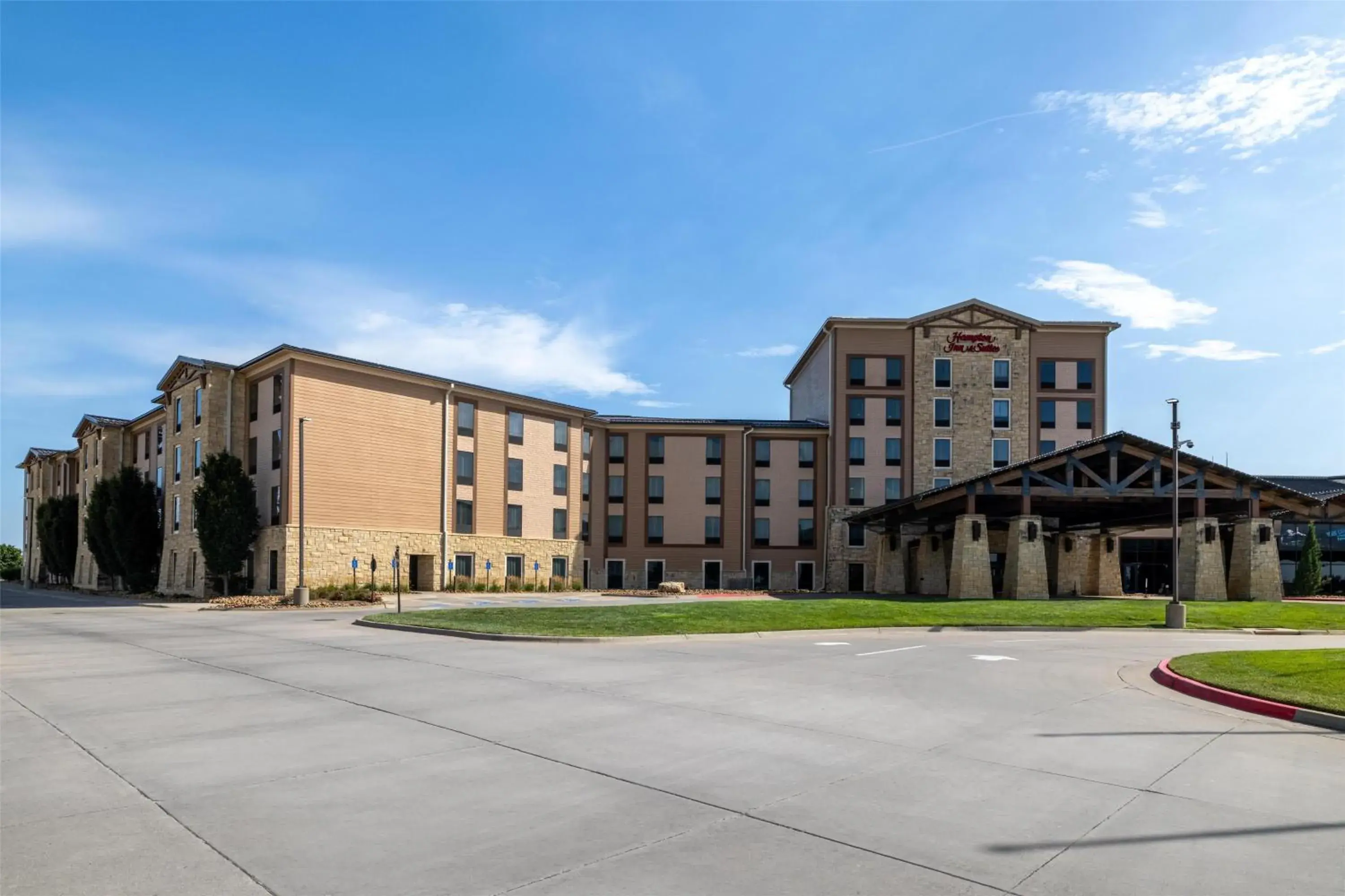 Property building in Hampton Inn & Suites I-35/Mulvane Property building in Hampton Inn & Suites I-35/Mulvane