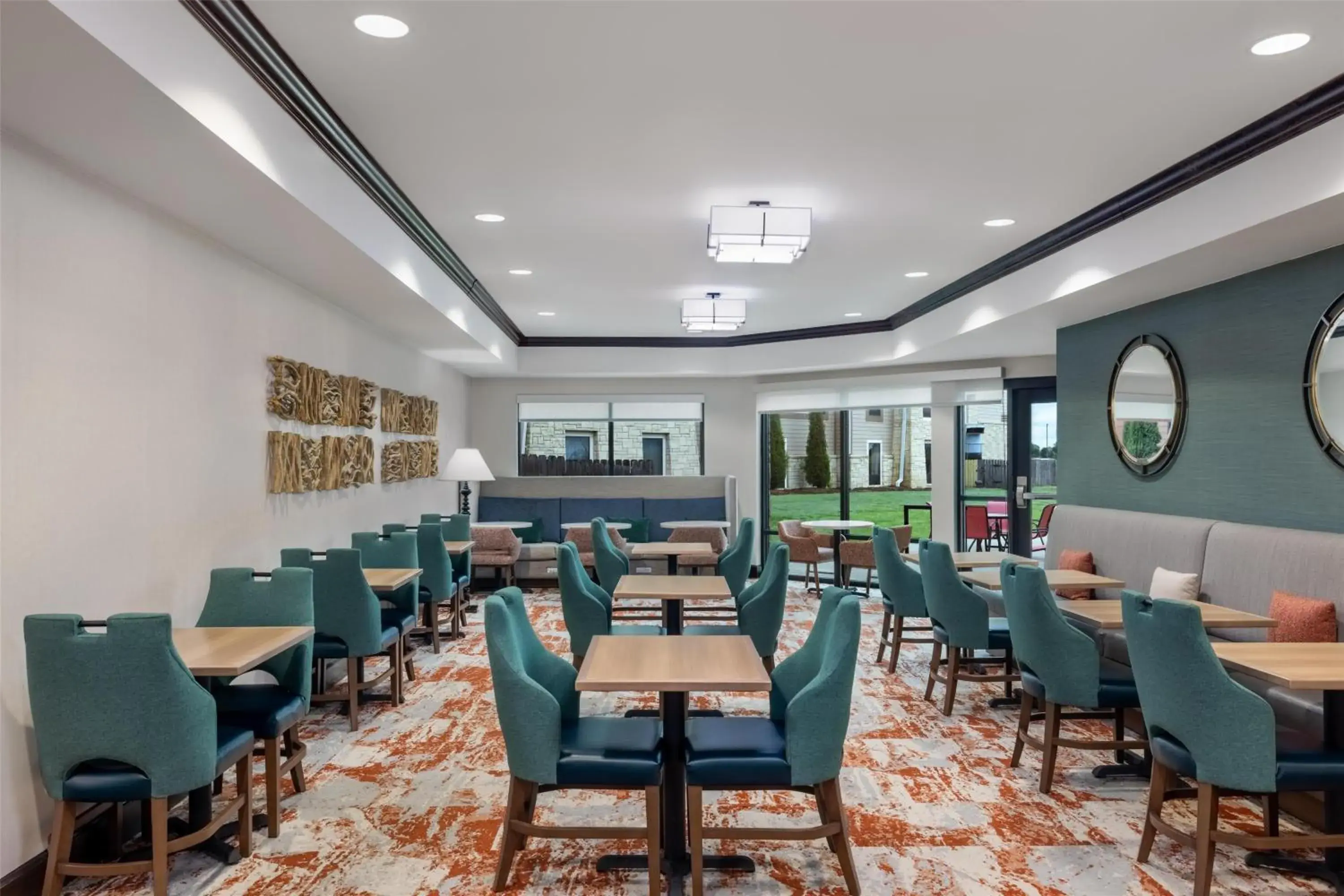 Breakfast in Hampton Inn & Suites I-35/Mulvane Breakfast in Hampton Inn & Suites I-35/Mulvane