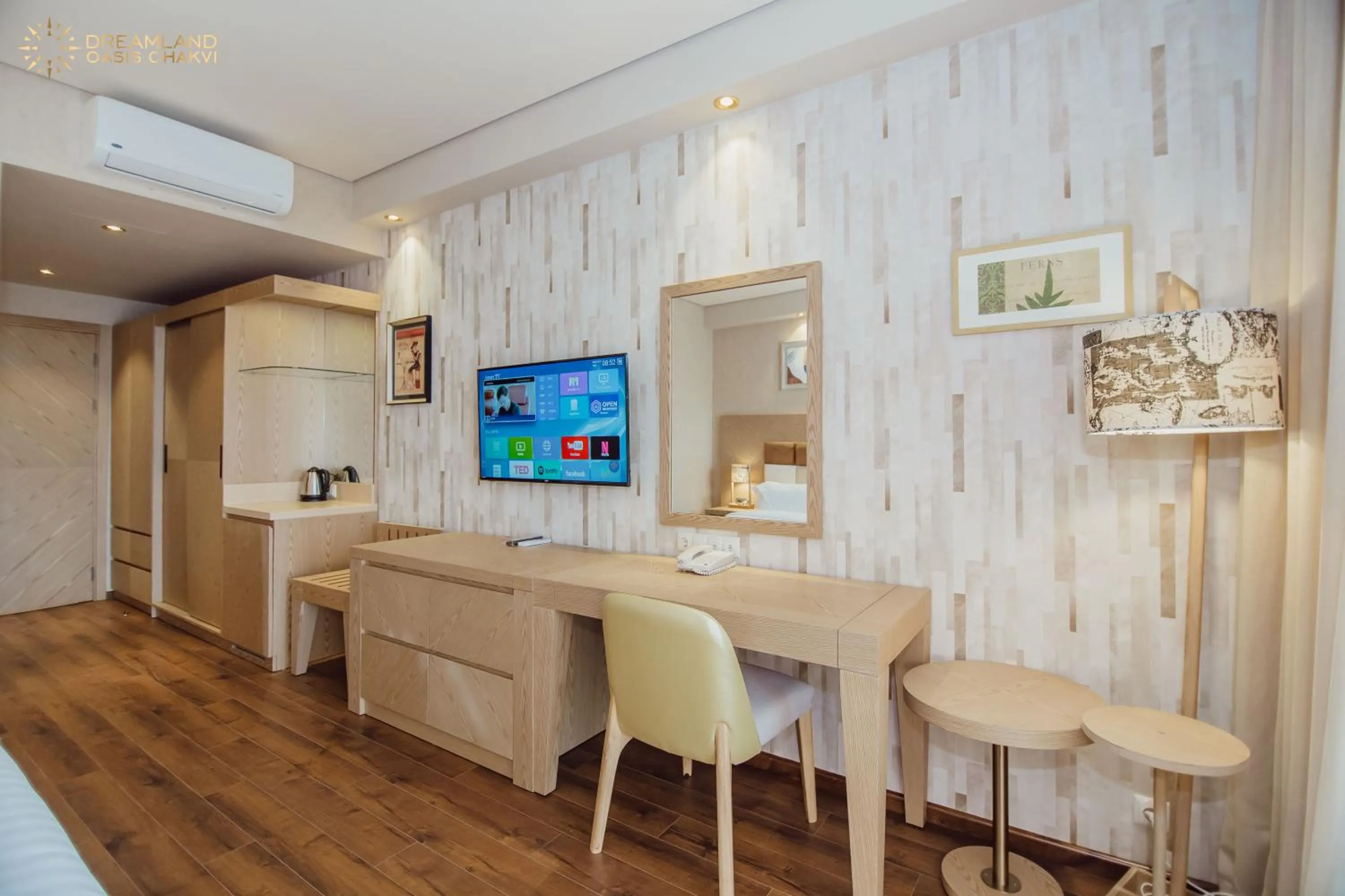 TV and multimedia in Dreamland Oasis Aparthotel